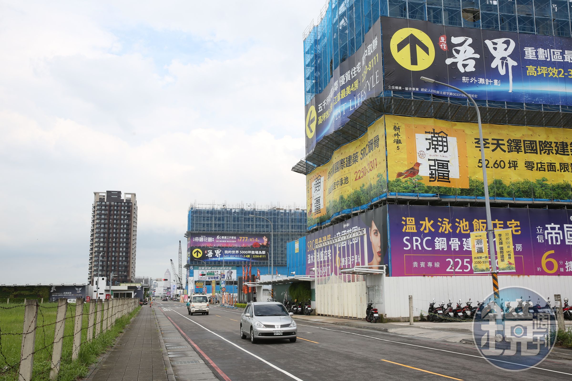 投資客預料未來3年房市走下坡，手上的案子會賠售5％～10％先跑再說。（本刊資料照）