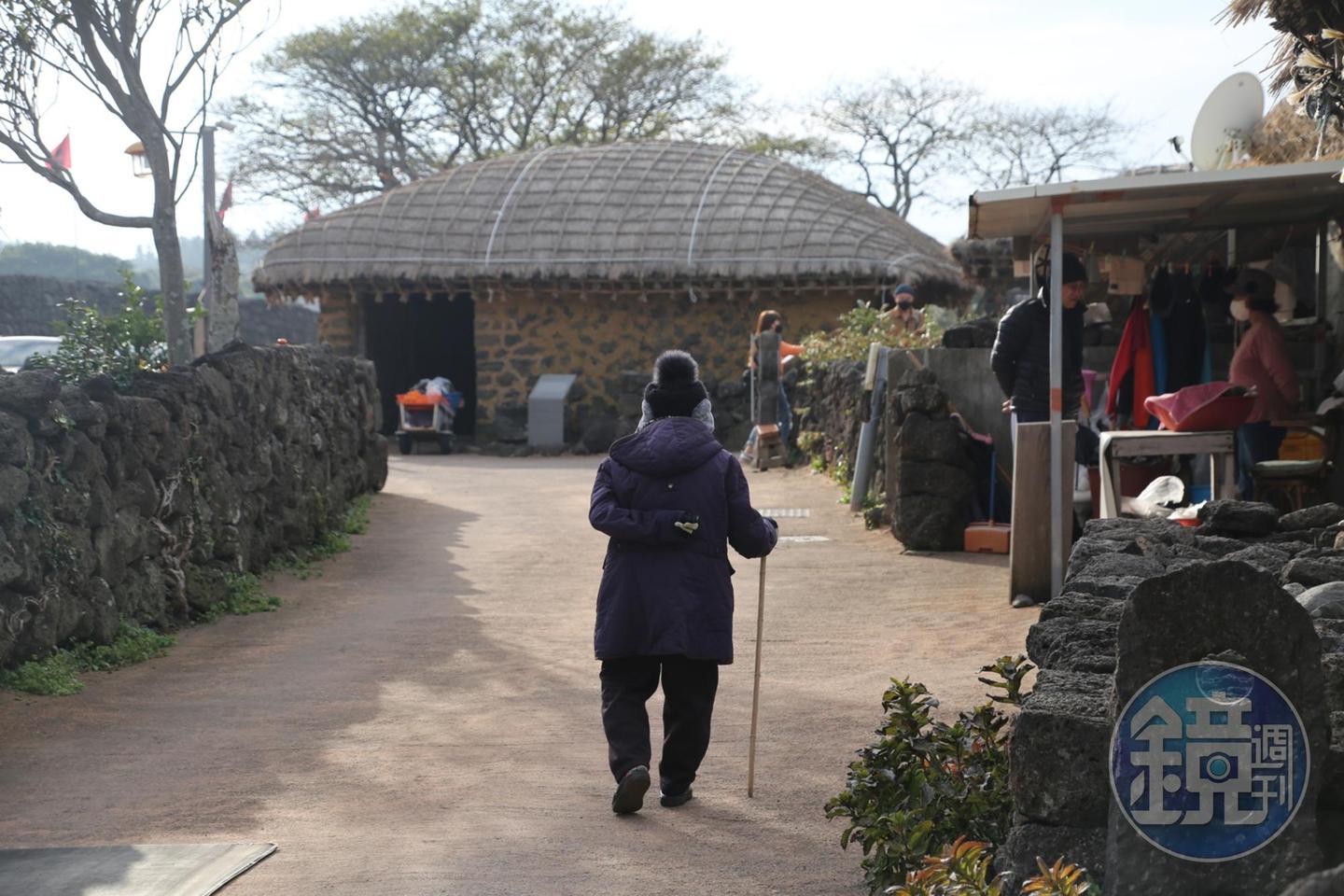 裡頭還有500戶人家居住。