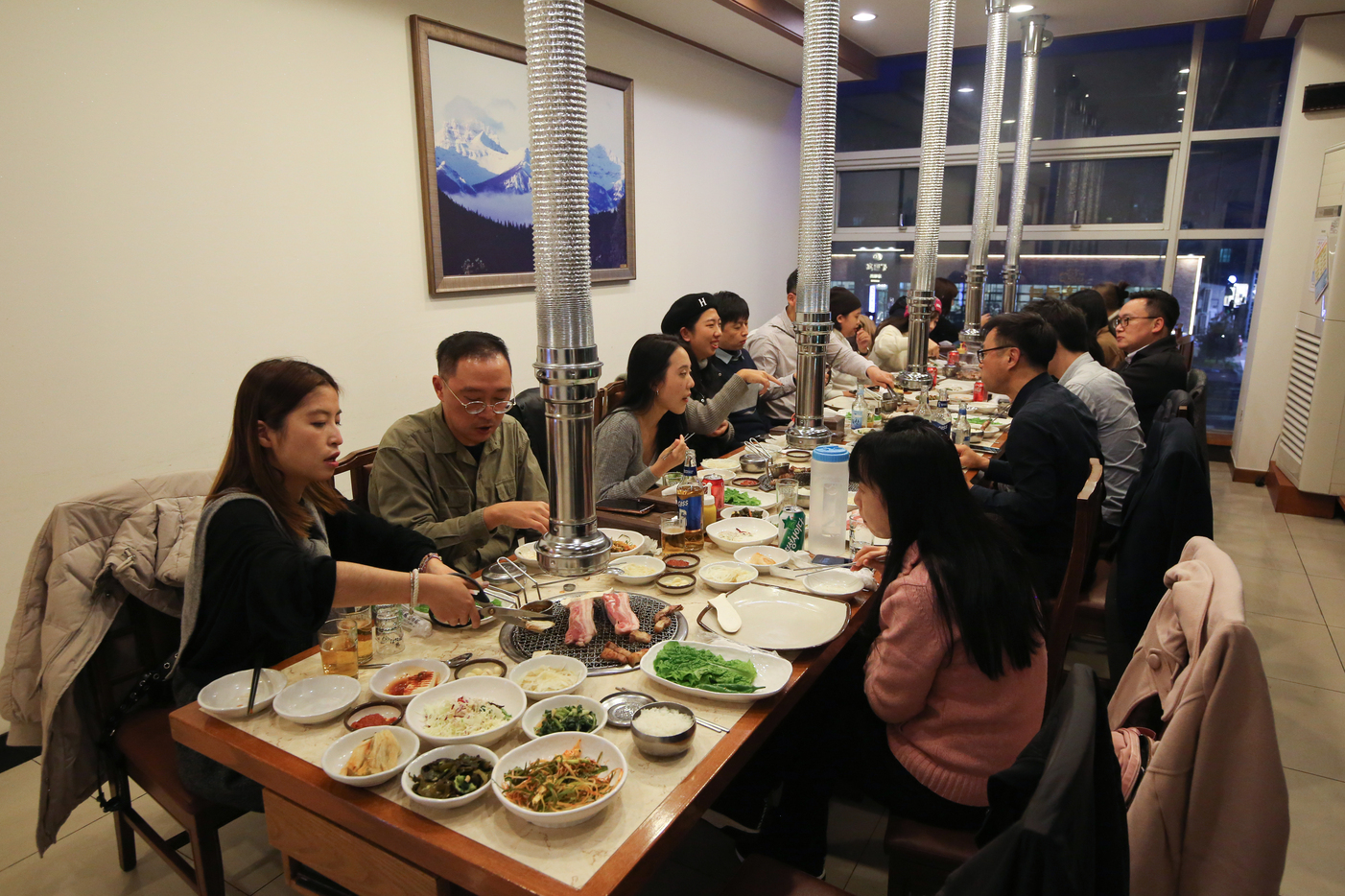 「長春烤黑豬肉」是島上規模最大的烤黑豬肉專門店。