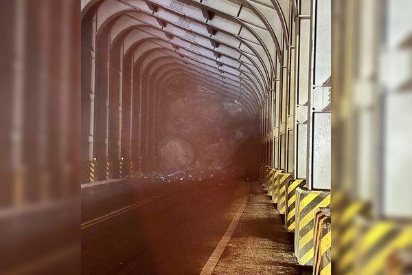 蘇花公路大清水隧道口坍方，導致道路雙向阻斷無法通行，預計需4個工作天搶修。（翻攝自宜花東災害通報臉書）