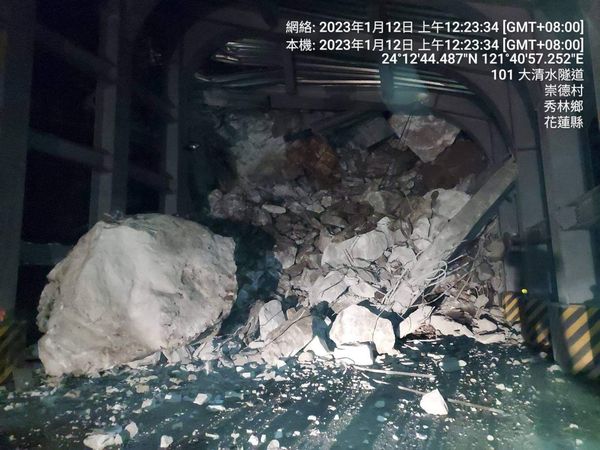 台9線蘇花公路159.3公里處發生嚴重坍方。(翻攝自記者爆料網)