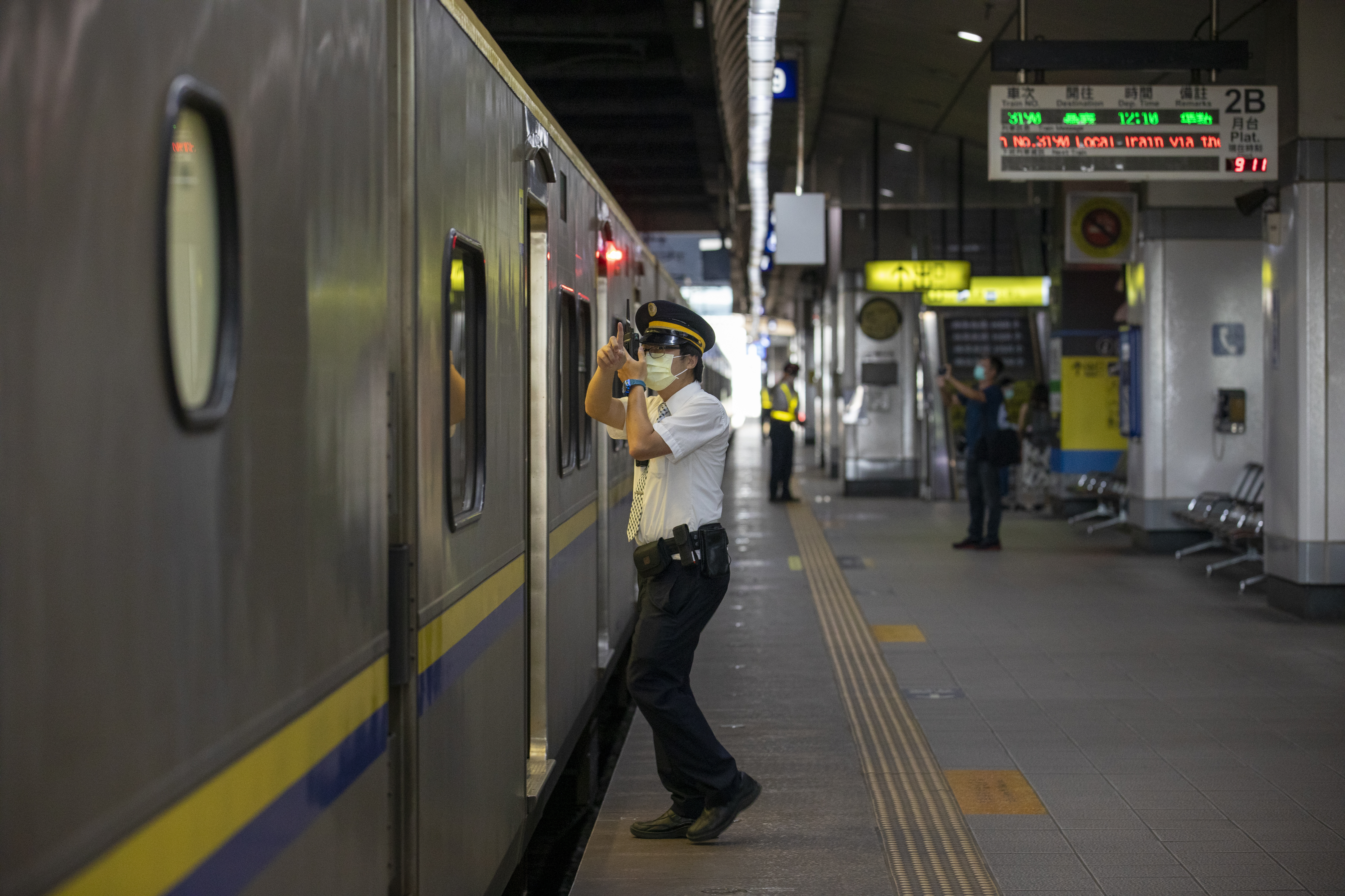 台鐵因應蘇花公路大清水隧道口坍方，預計加開宜蘭至花蓮區間快車共42列次疏運。