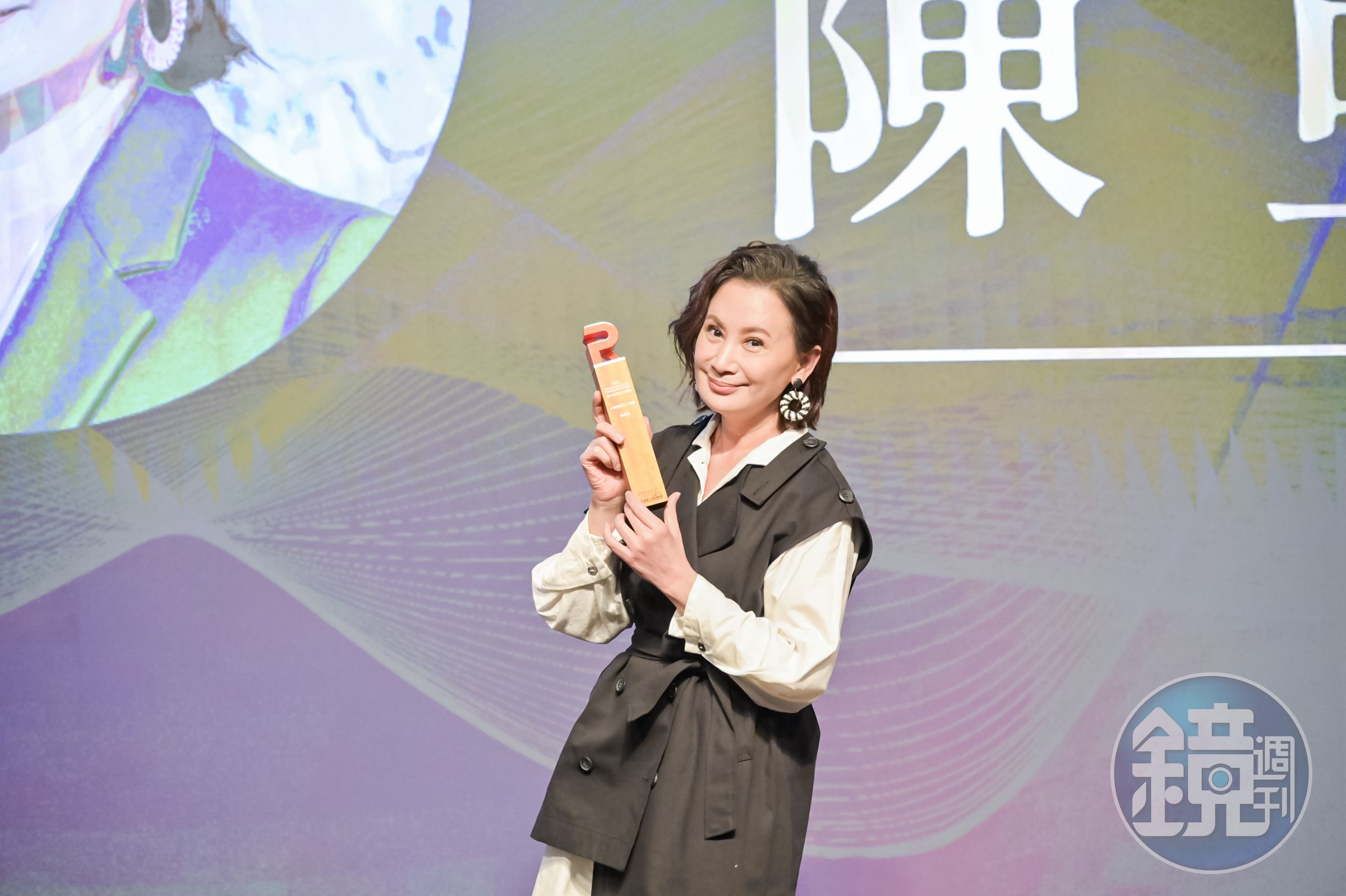 金鐘獎最佳視帝陳亞蘭獲頒第六屆華文公關獎的「公關影響力人物獎」。(TIPRA國際公共關係協會提供)