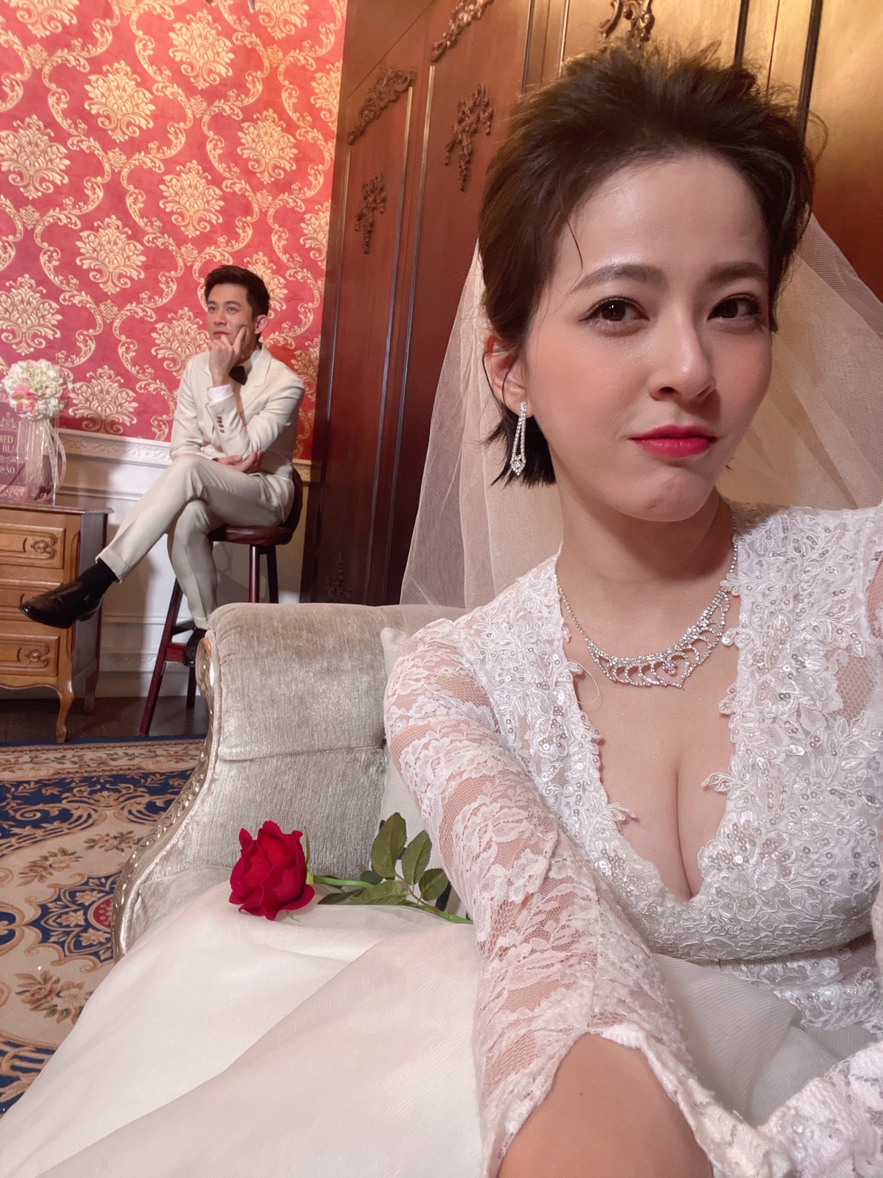 蘇晏霈15度披白紗,表示對婚禮還是很有憧憬。(民視提供)