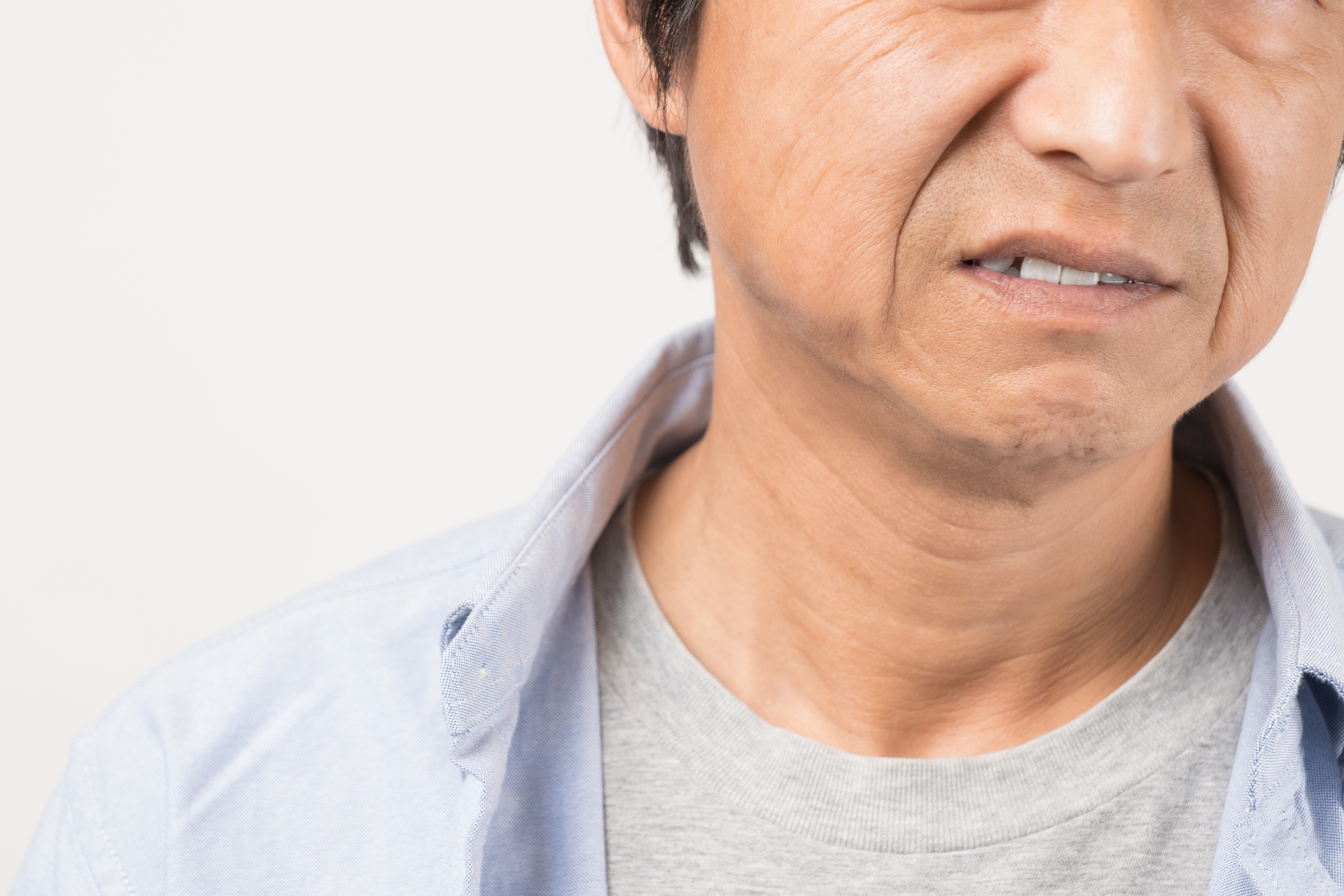 一名父親發現17歲的女兒在跨年夜跟學長出遊吃跨年大餐，當場暴怒約了這名學長出來到三重談談，並找了4名同黨痛毆對方。（示意圖，PhotoAC）