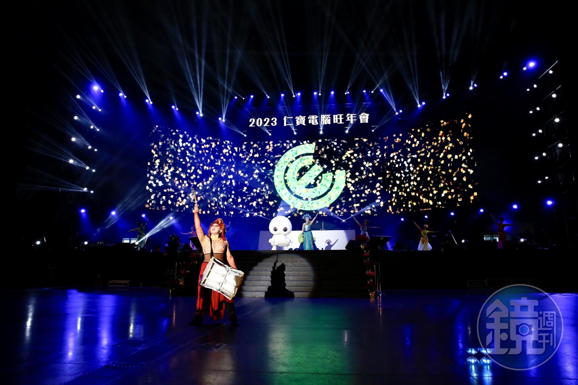 金仁寶集團尾牙季登場，現場席開900桌，預計發出總獎金4,000萬元大紅包。