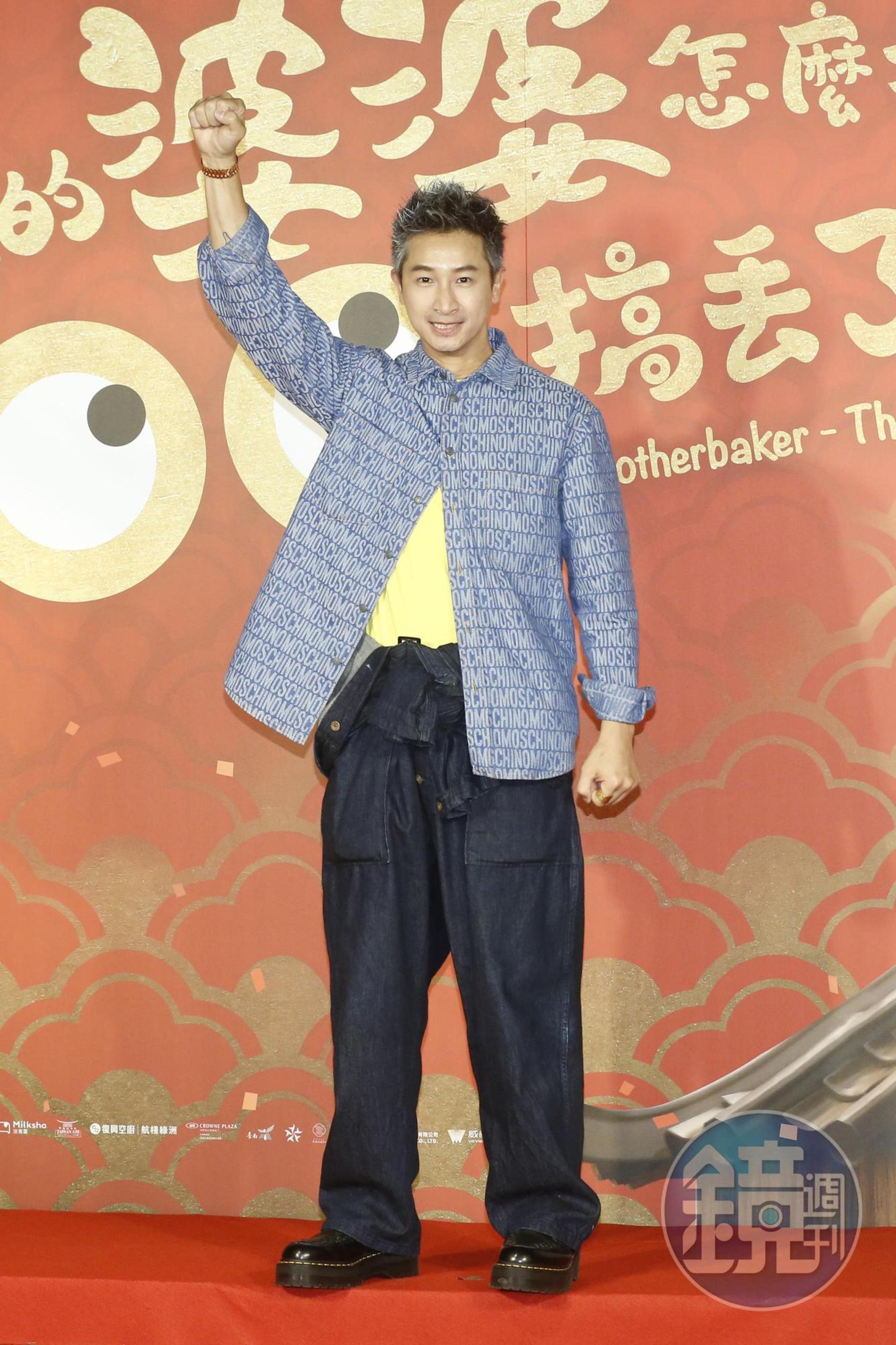 Darren戲中被吊起三層樓高,還有很誇張的翻車戲。