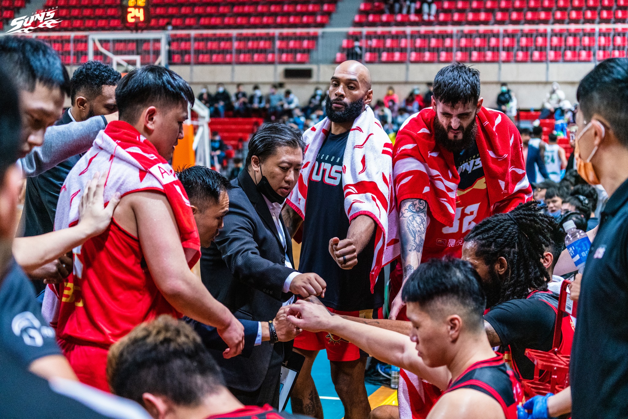 台中太陽球員與教練團多人經快篩，呈陽性反應，T1 LEAGUE緊急宣布14日賽事延期。（翻攝自臺中太陽職業籃球隊臉書）