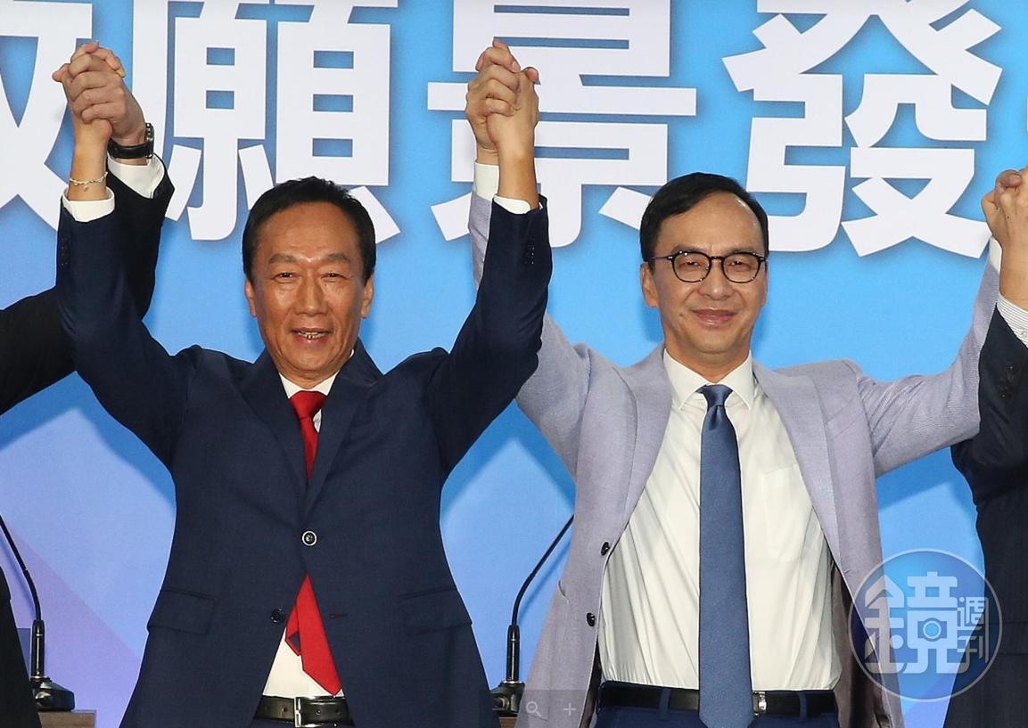 是否邀郭台銘(左)重返國民黨?朱立倫(右)話沒說死。(本刊資料照)