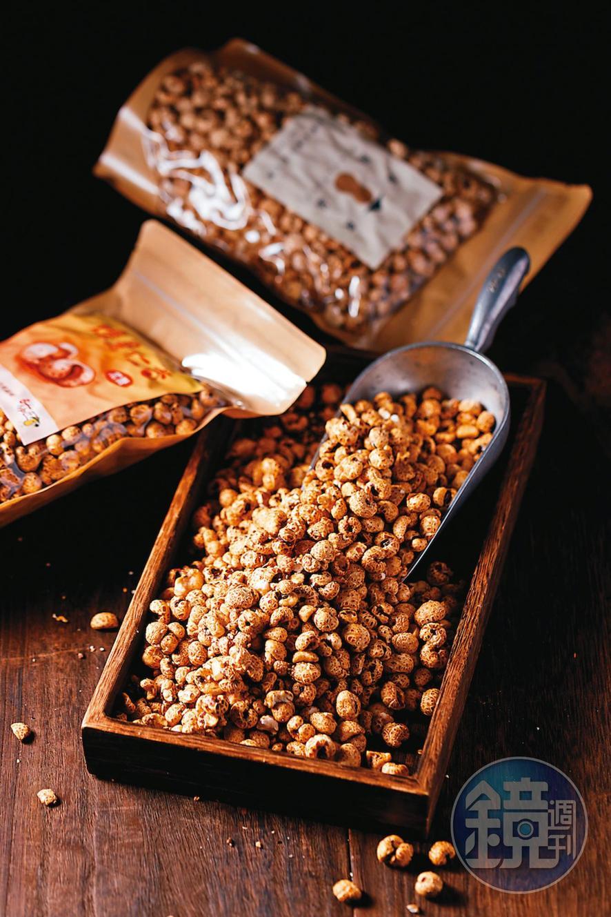 用紅薏仁爆成的「爆薏仁香」,裹上黑糖的純樸滋味,有如健康版的台式爆米花。(150元/包)