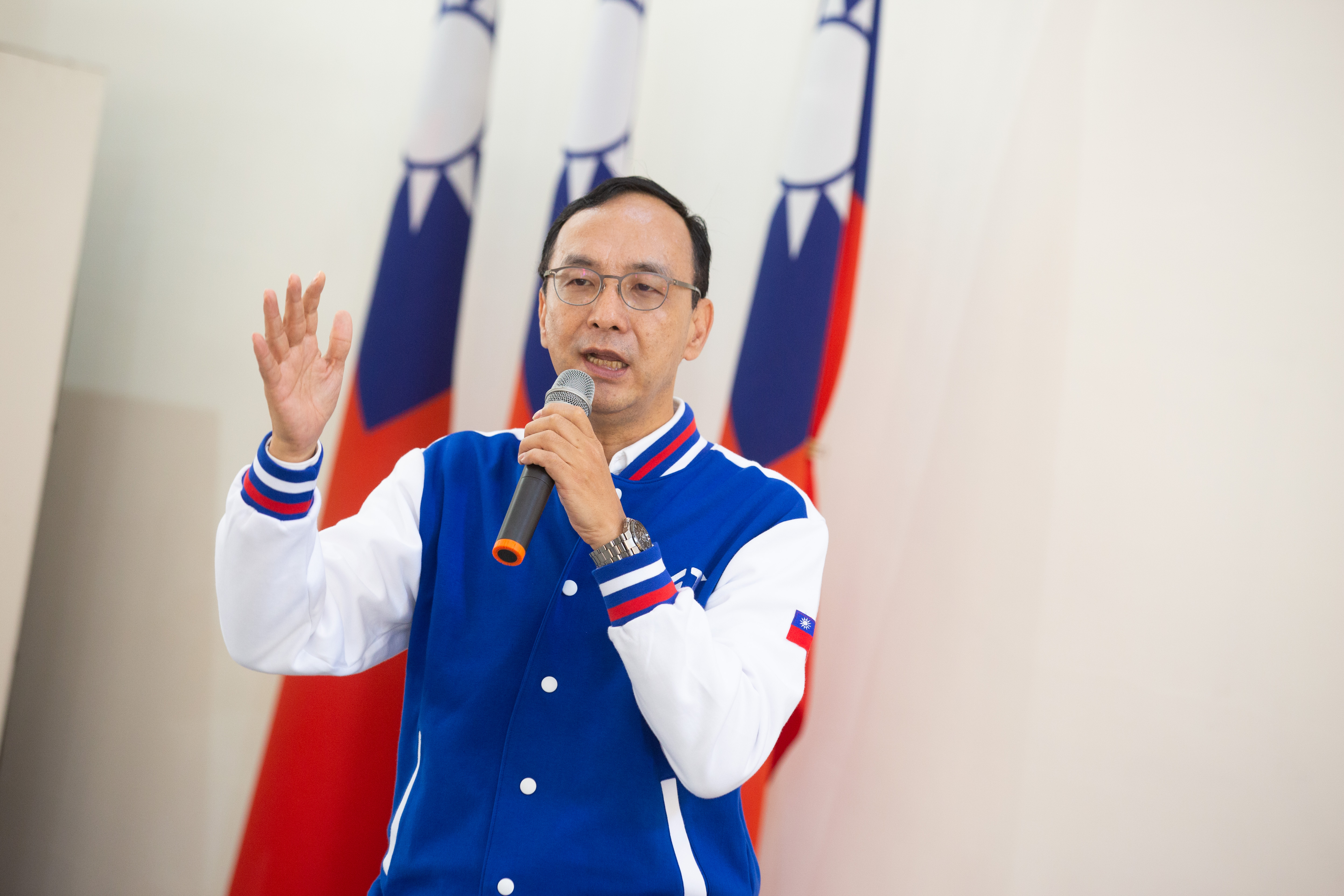 台灣民意基金會最新民調結果出爐，國民黨的支持度拿下25.1%勝過民進黨24.7%。（本刊資料照）