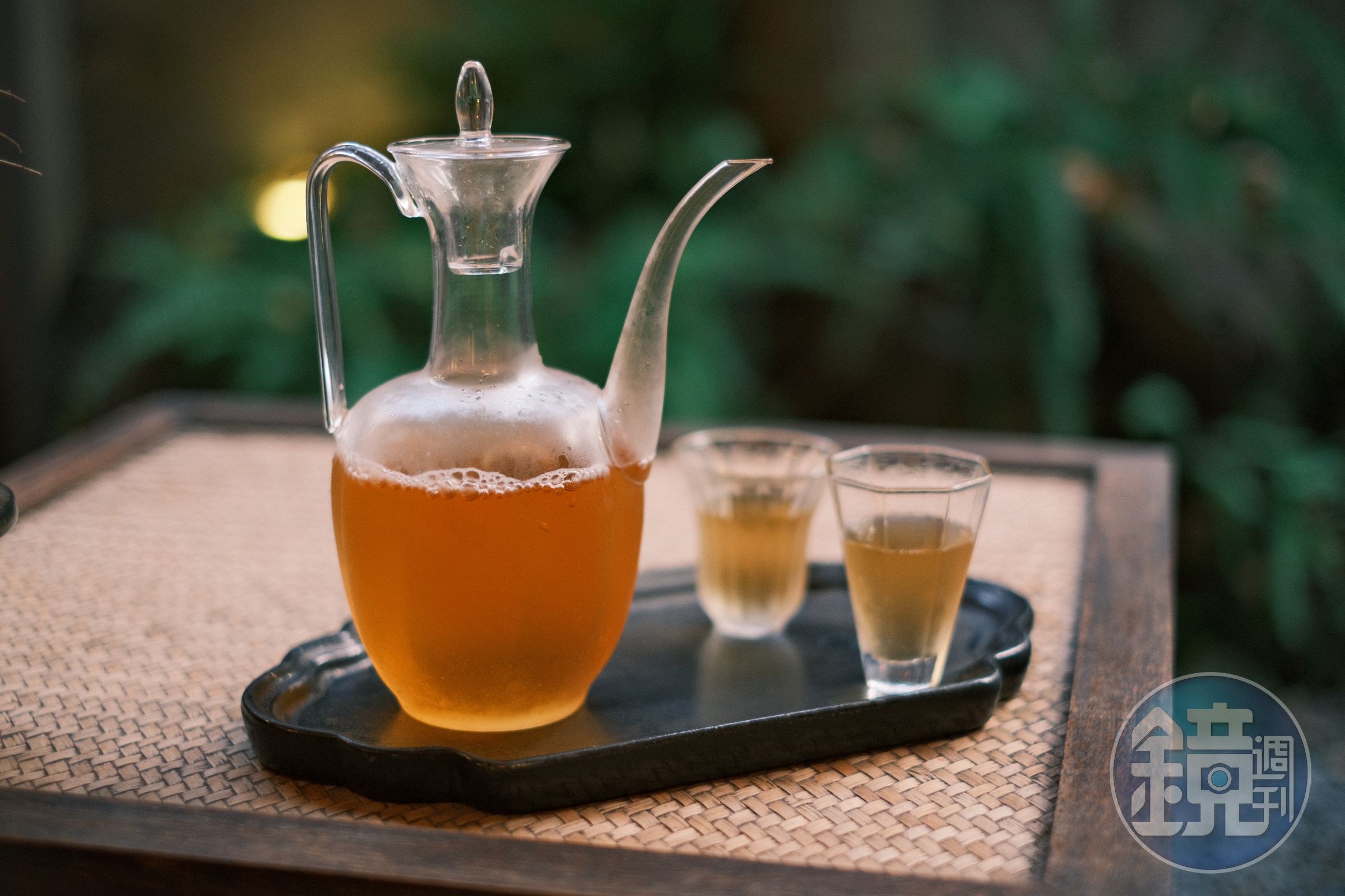 東方美人茶冷萃，甘甜不澀，柔順好入口。