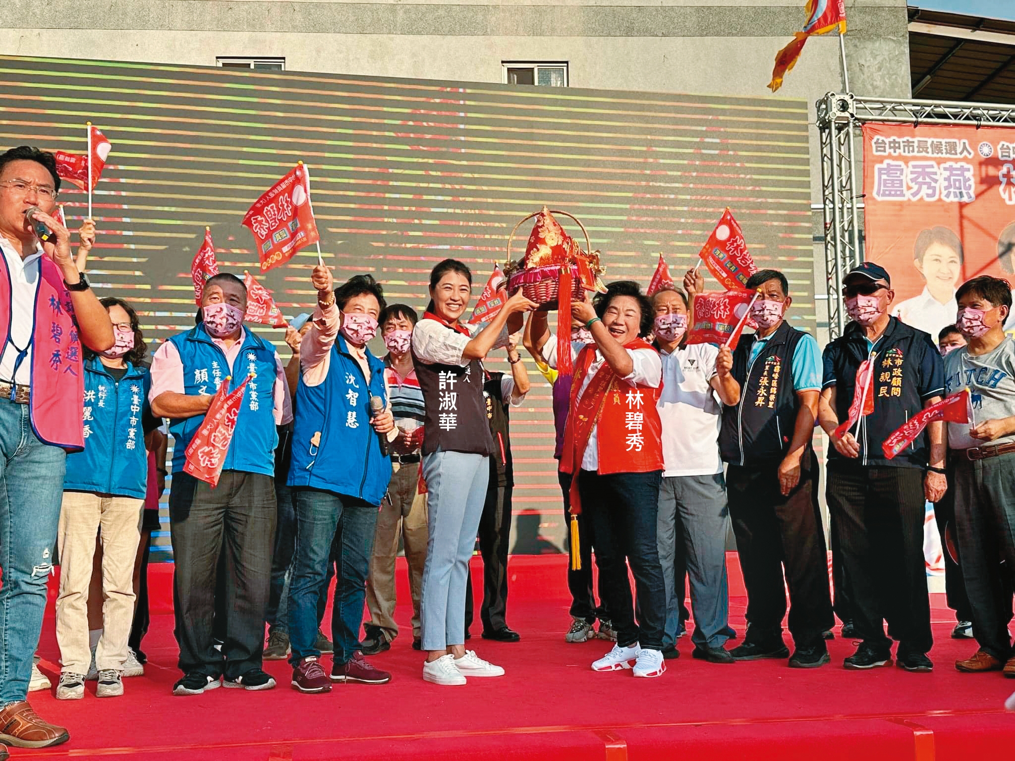 南投縣長許淑華不但選舉力挺林碧秀，還幫她協調土地相關問題。（翻攝林碧秀臉書）