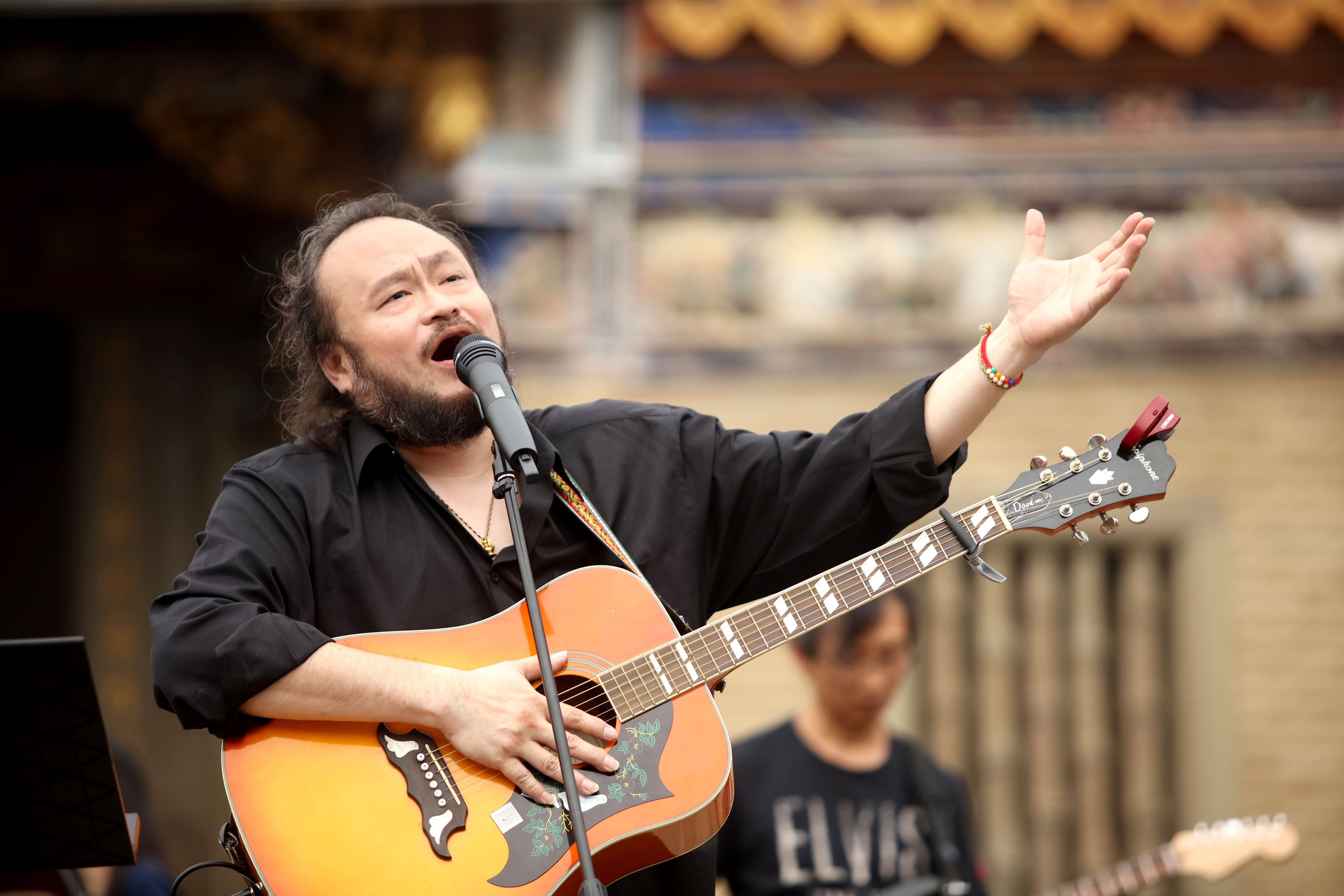 金曲歌王謝宇威將首次跨界浪直播主持全新節目《宇浪有約》。