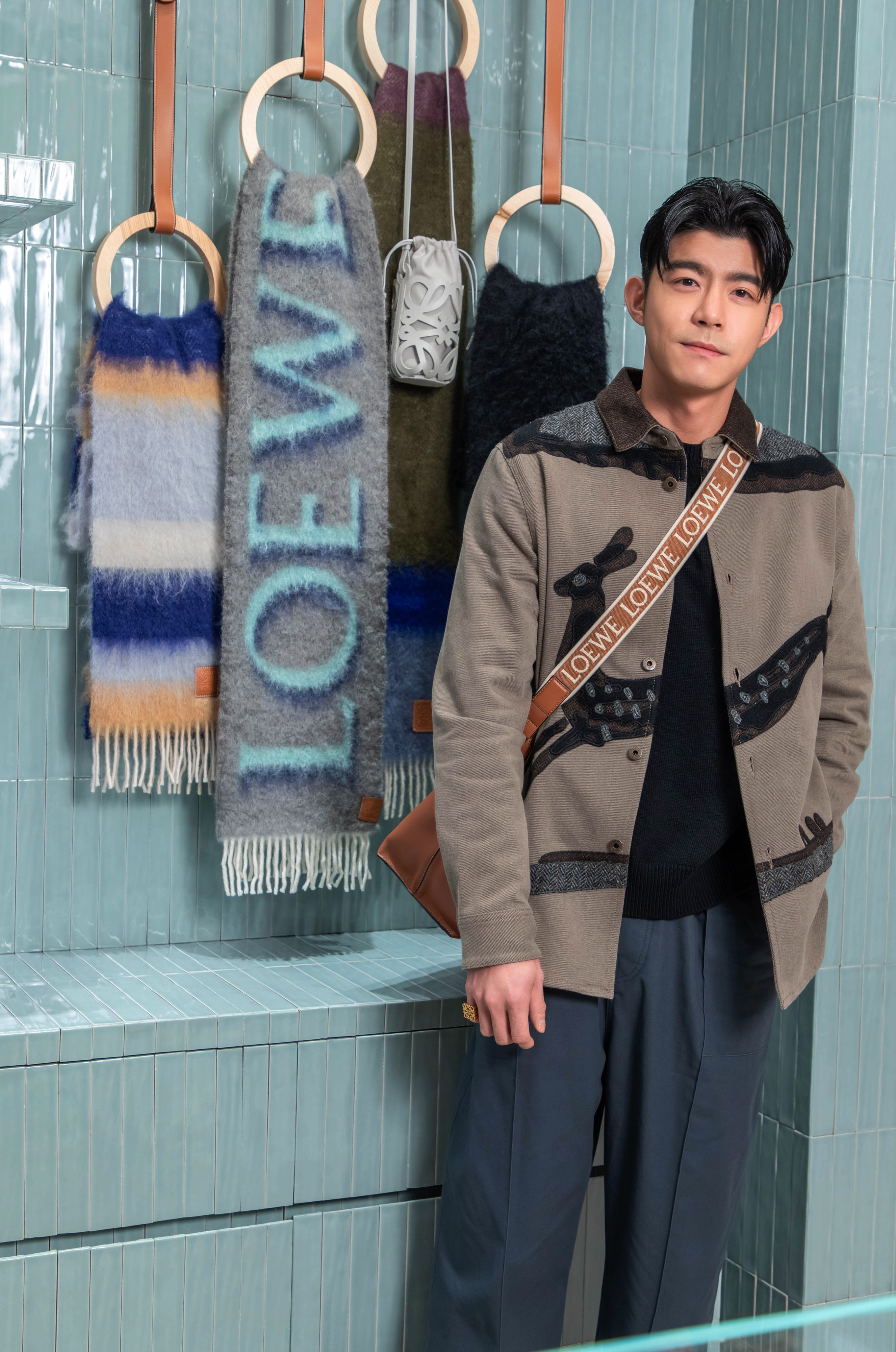 王柏傑穿著小鹿外套現身，現場女孩們都尖叫可愛。（LOEWE提供）