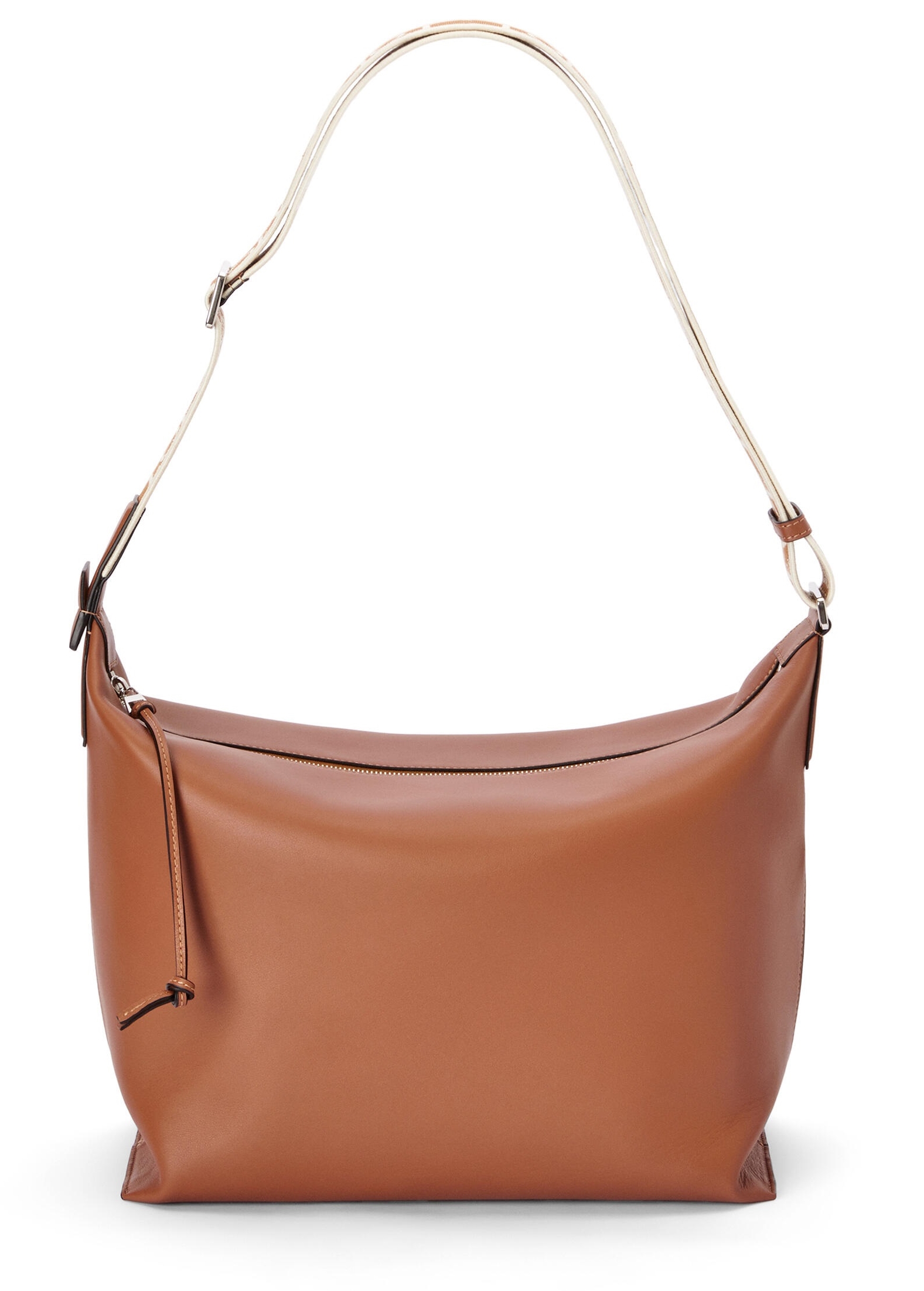 Cubi駝色牛皮肩背包，NT$72,000 LOEWE。（LOEWE提供）
