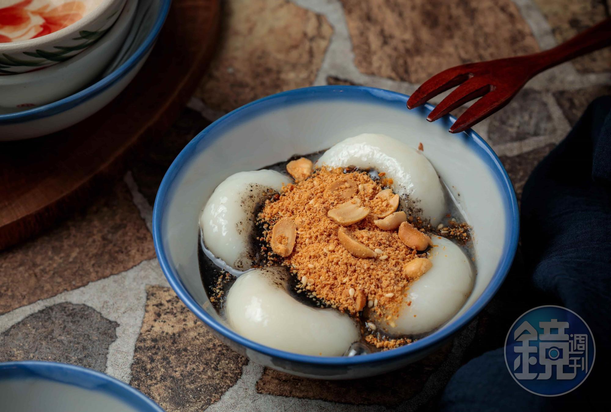 白白肥肥的Q彈燒麻糬，是「桃喜燒麻糬」的重點招牌。