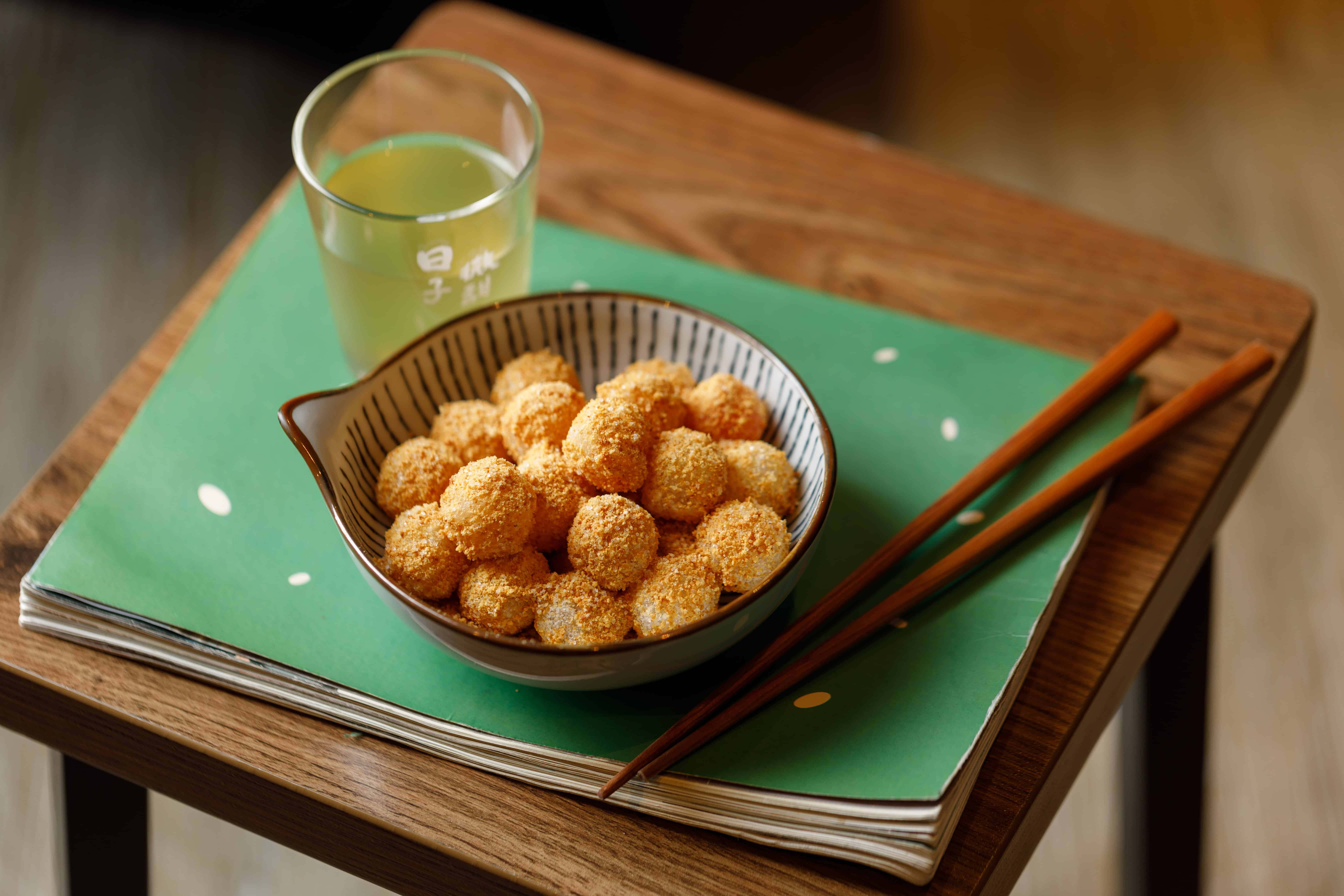 被賦予美好寓意「花好月圓」的炸湯圓，可說是每桌必點菜色。（60元／份）