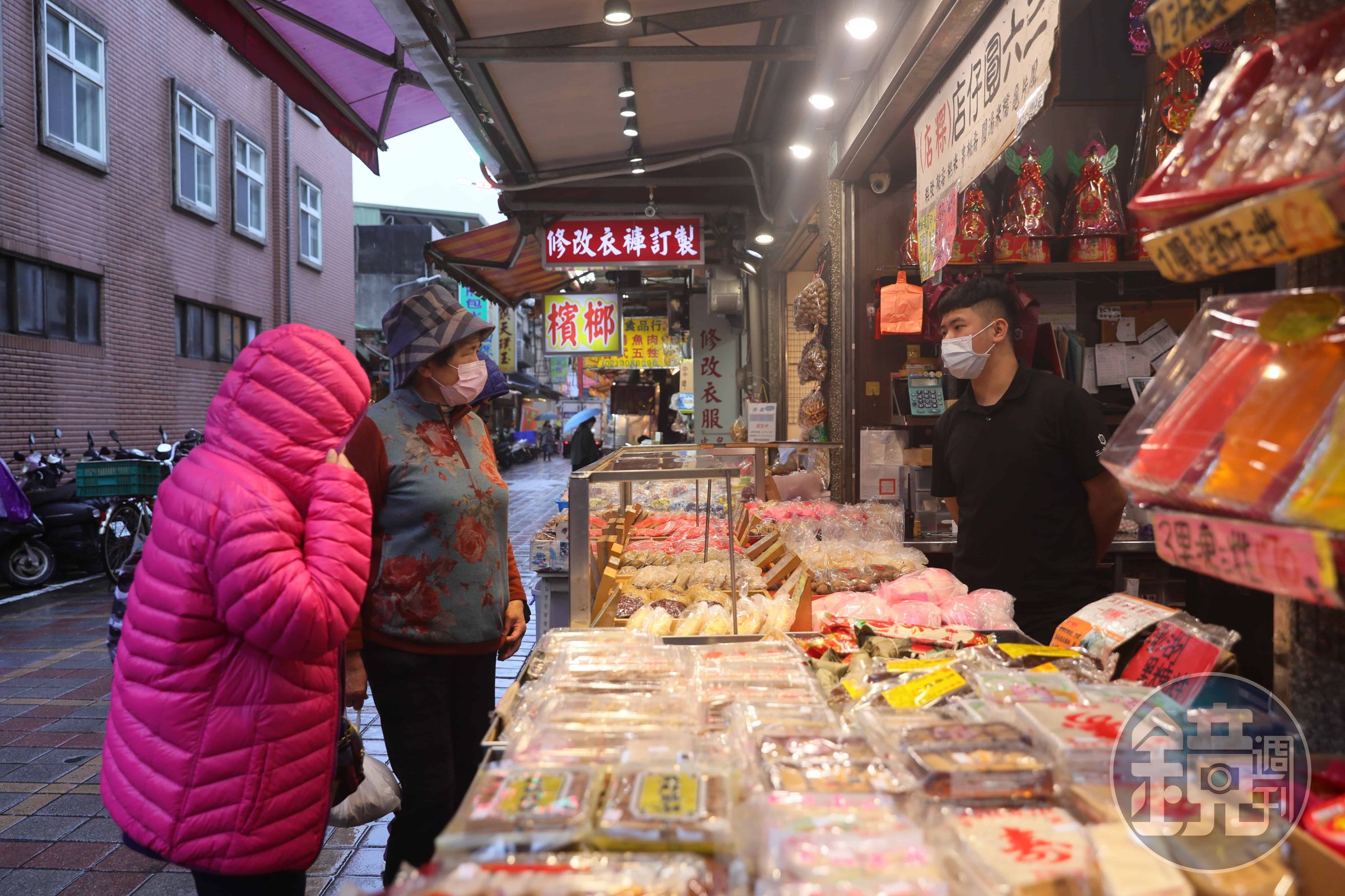 除了甜湯，製作販售年節祭拜的糕餅粿，也是三六食粑四代相傳至今的強項。