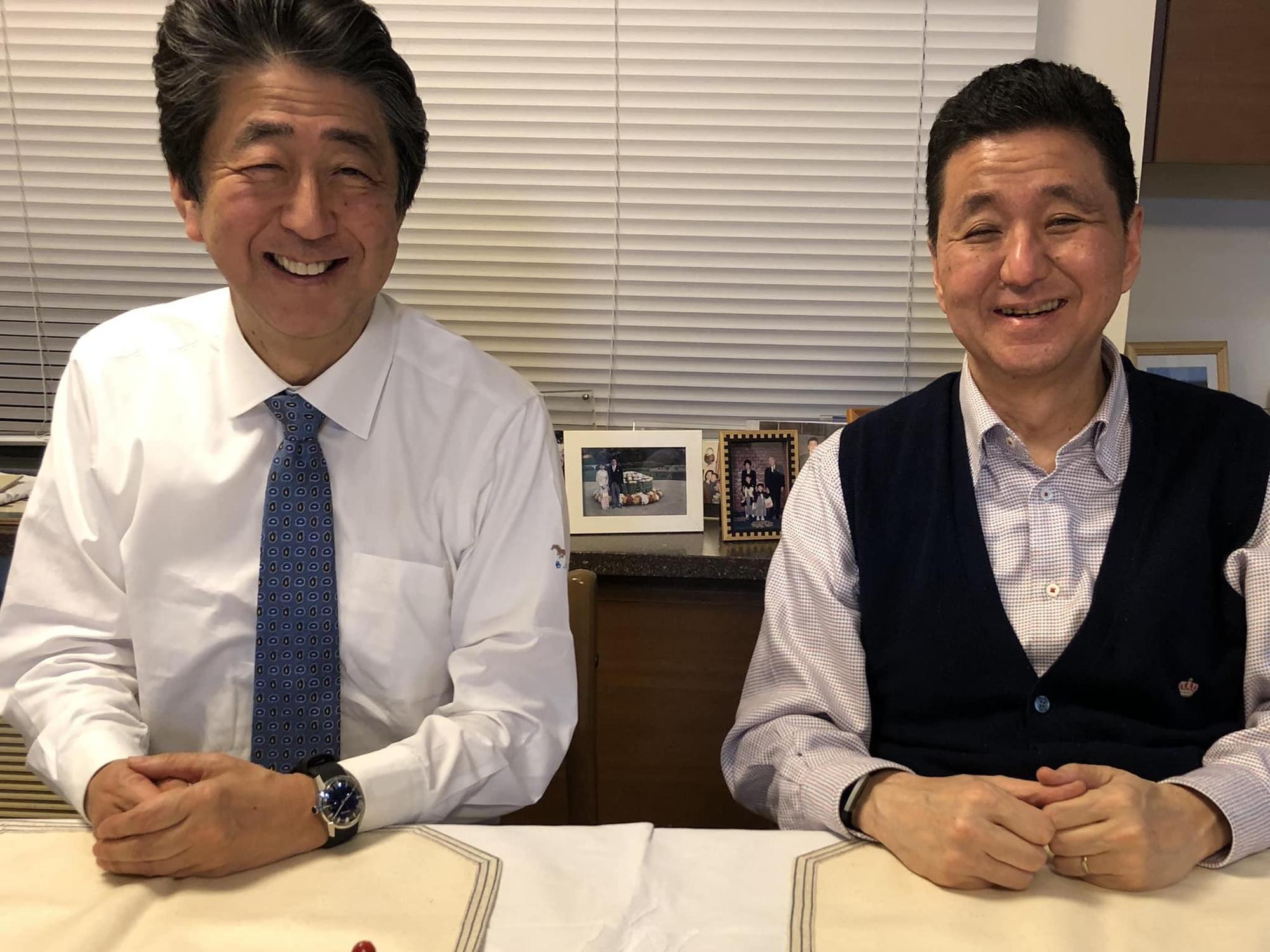 安倍晉三過世後,胞弟岸信夫也因身體因素欲提辭呈,兩選區可能同時舉行補選。(翻攝自岸信夫臉書)