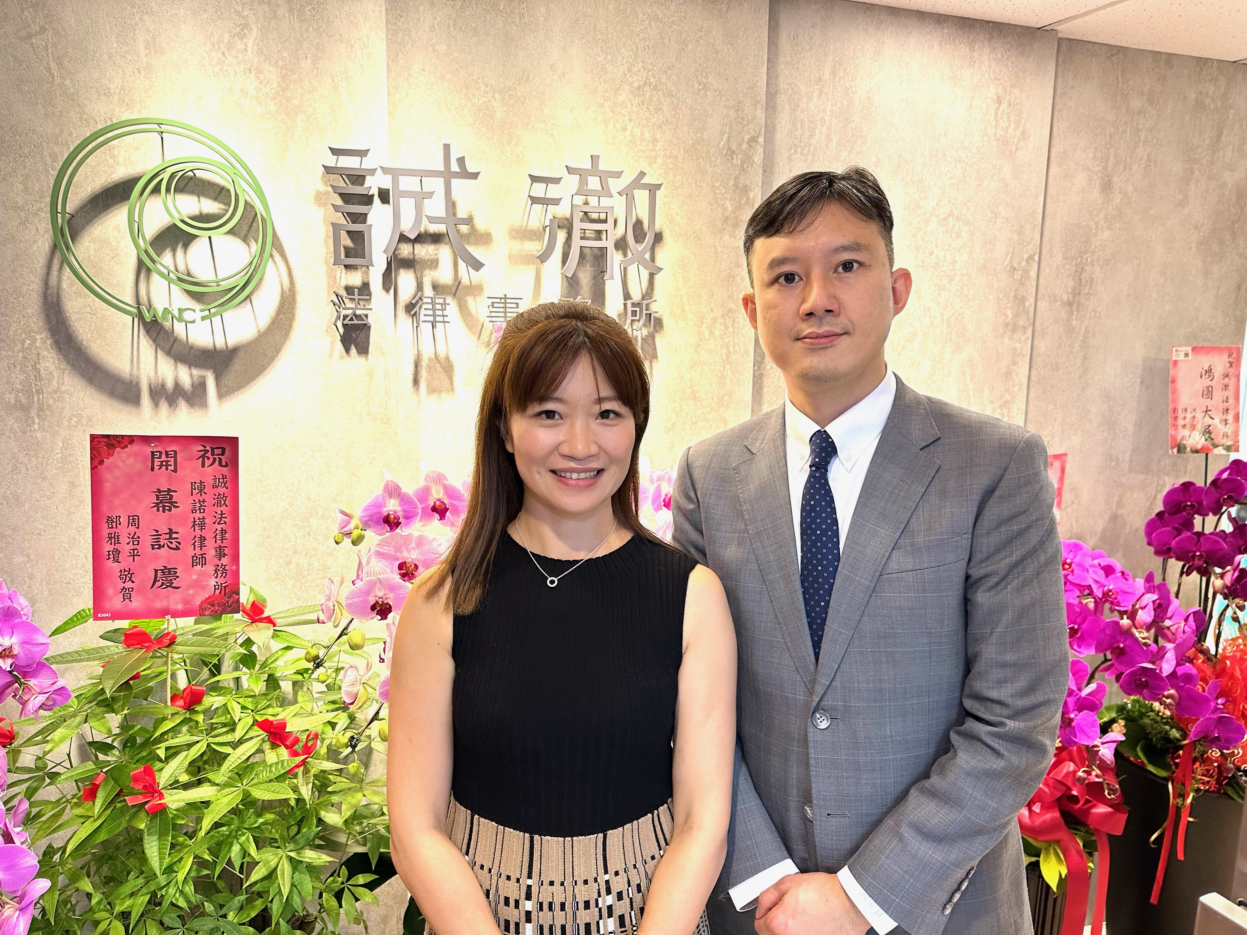 台北地院前審判長陳諾樺（左）與台北地檢前檢察官鍾信一（右）合創誠澈法律事務所。