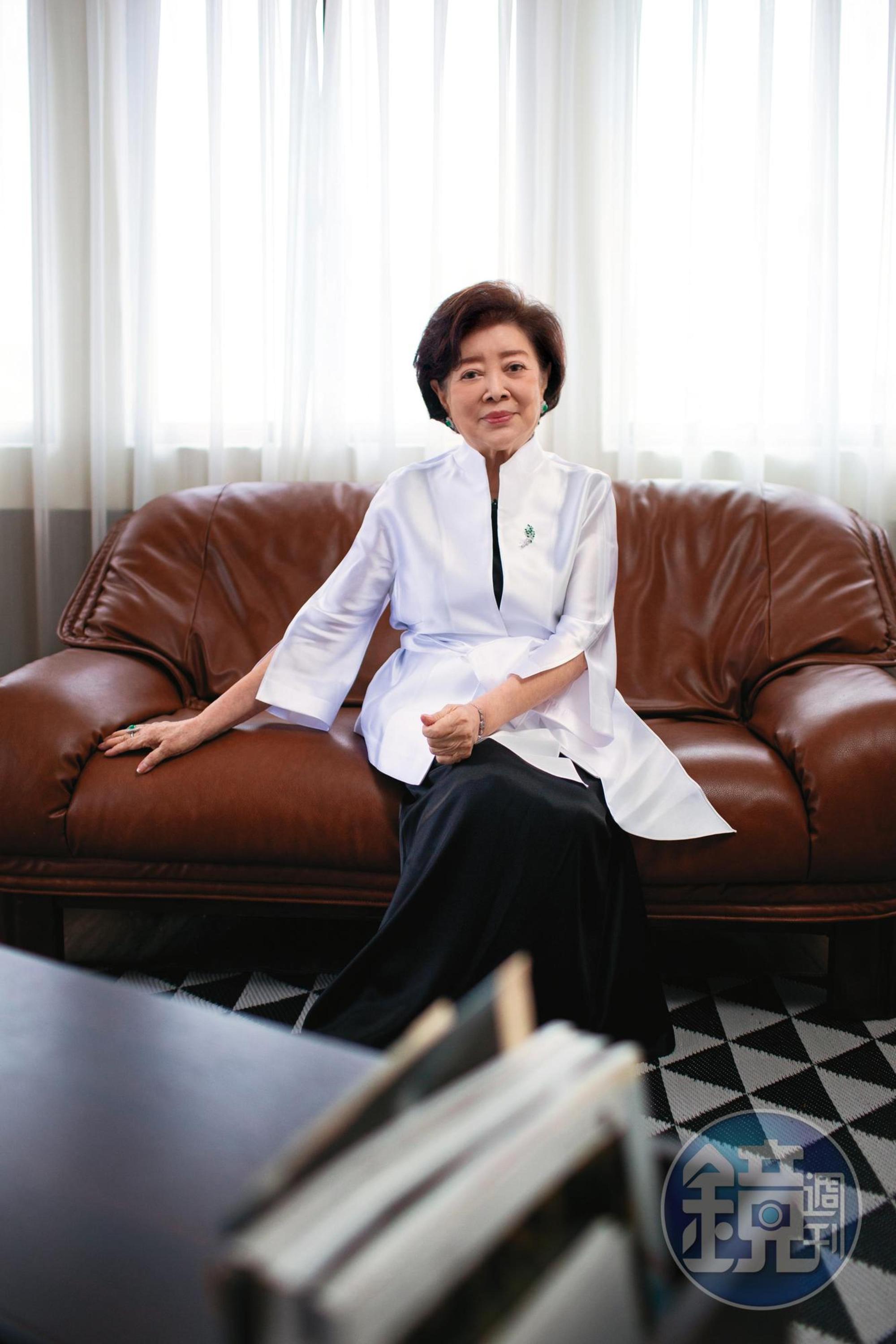  「不管演戲、平日的生活，都在學習啊。」於是陳淑芳不知道什麼叫老，因為她一直在補充新知。
