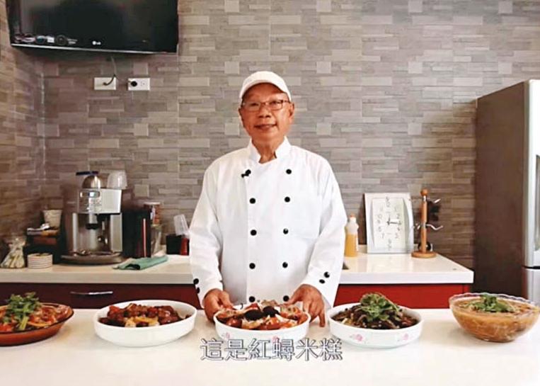 原始主廚吳壽春(圖)和女兒在網路販售米糕等招牌料理。(翻攝阿霞飯店網路博物館官網YouTube)