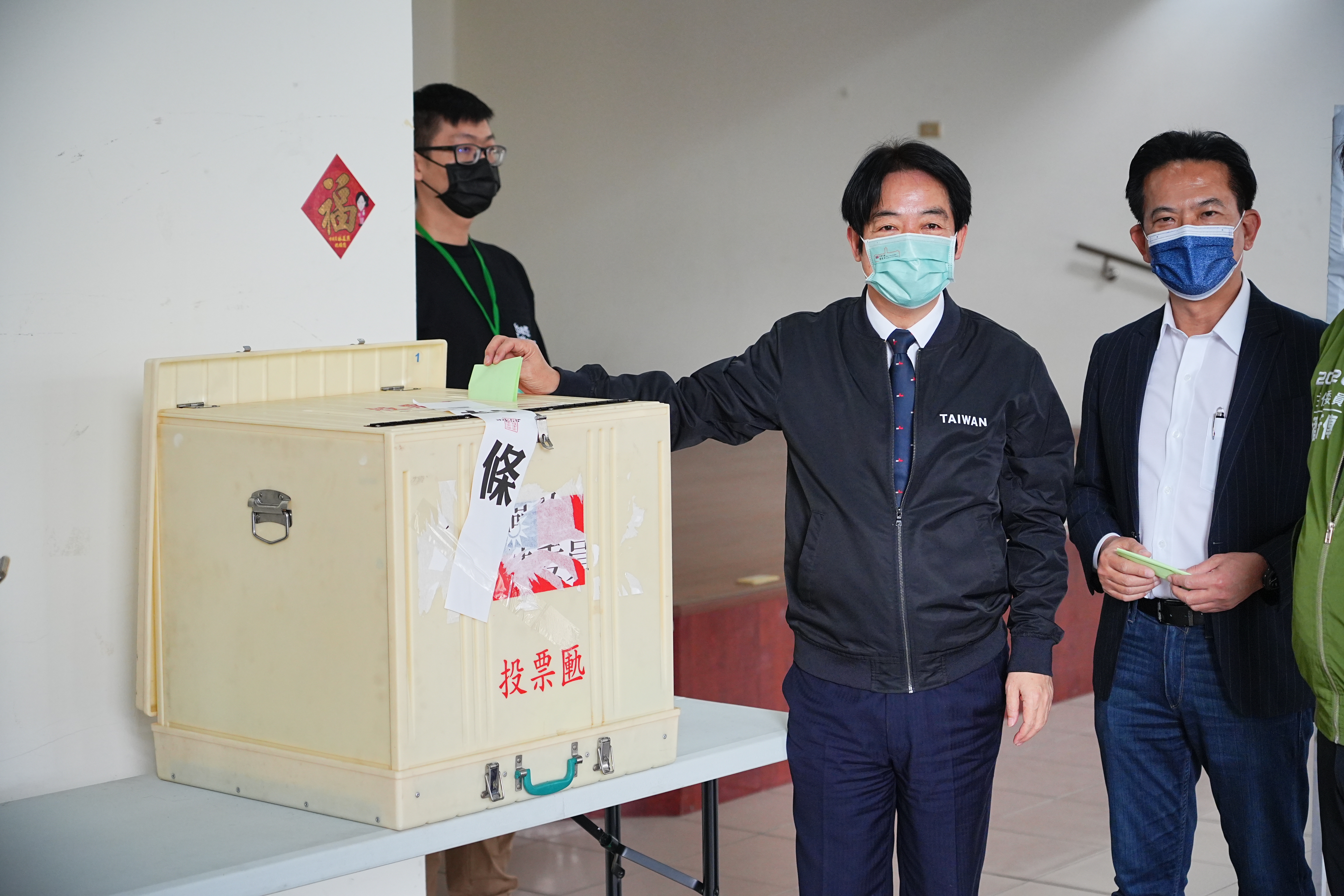 今是民進黨主席補選投票，賴清德一早就在台南完成投票。