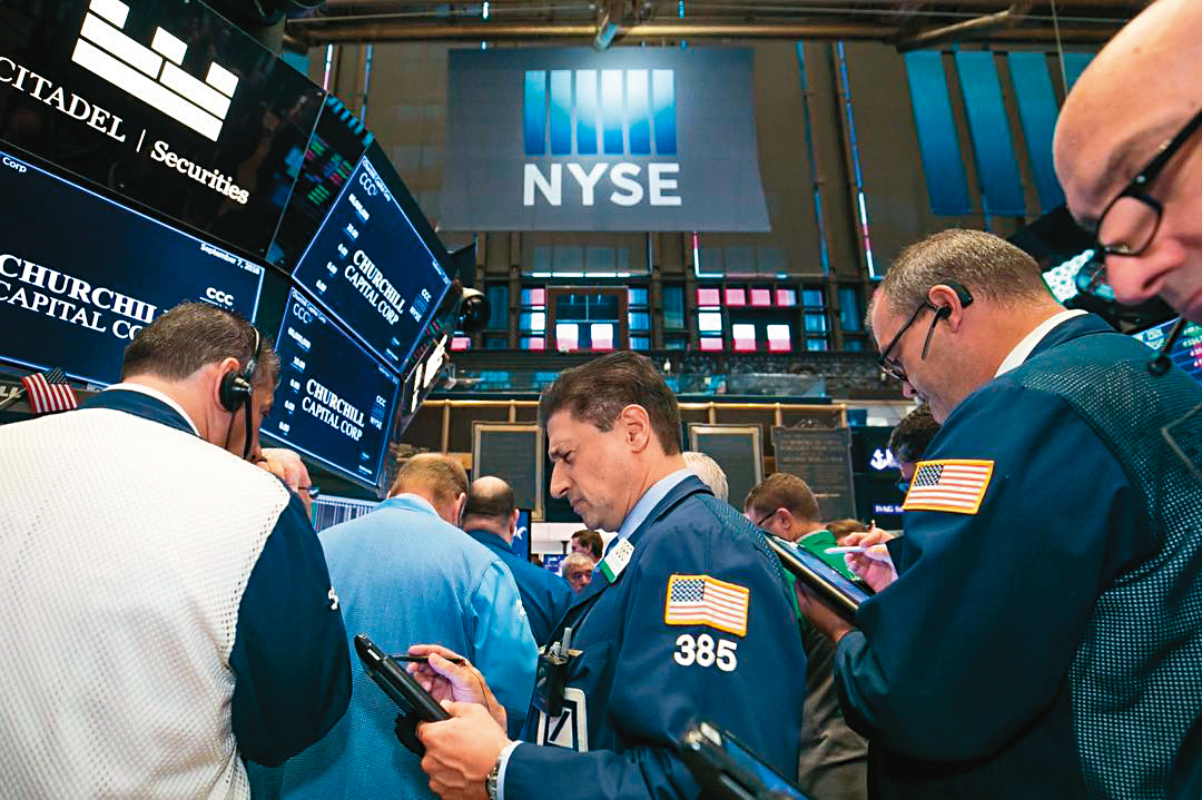 美股超級財報週開跑，可預料去年第四季數據不會太理想，股市可能出現修正。（翻攝紐約證交所臉書）