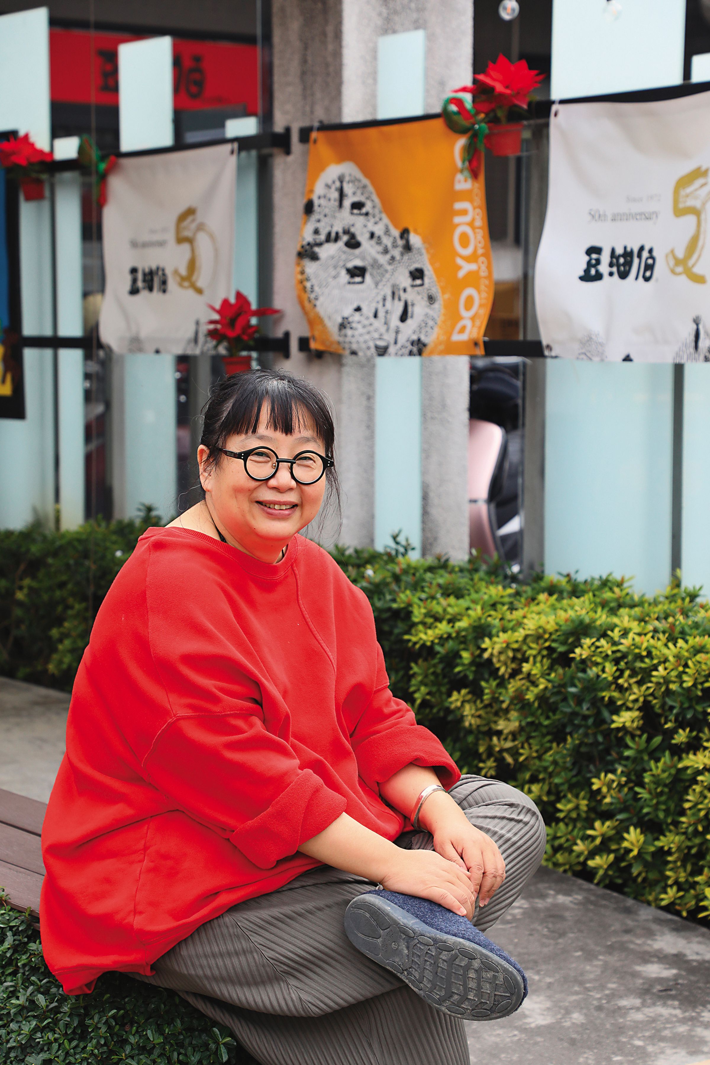身為竹田女兒，對家鄉瞭若指掌的李明芳（Lulu），名義上是「豆油伯」行銷總監，骨子裡卻是客庄與屏東飲食文化推廣大使。