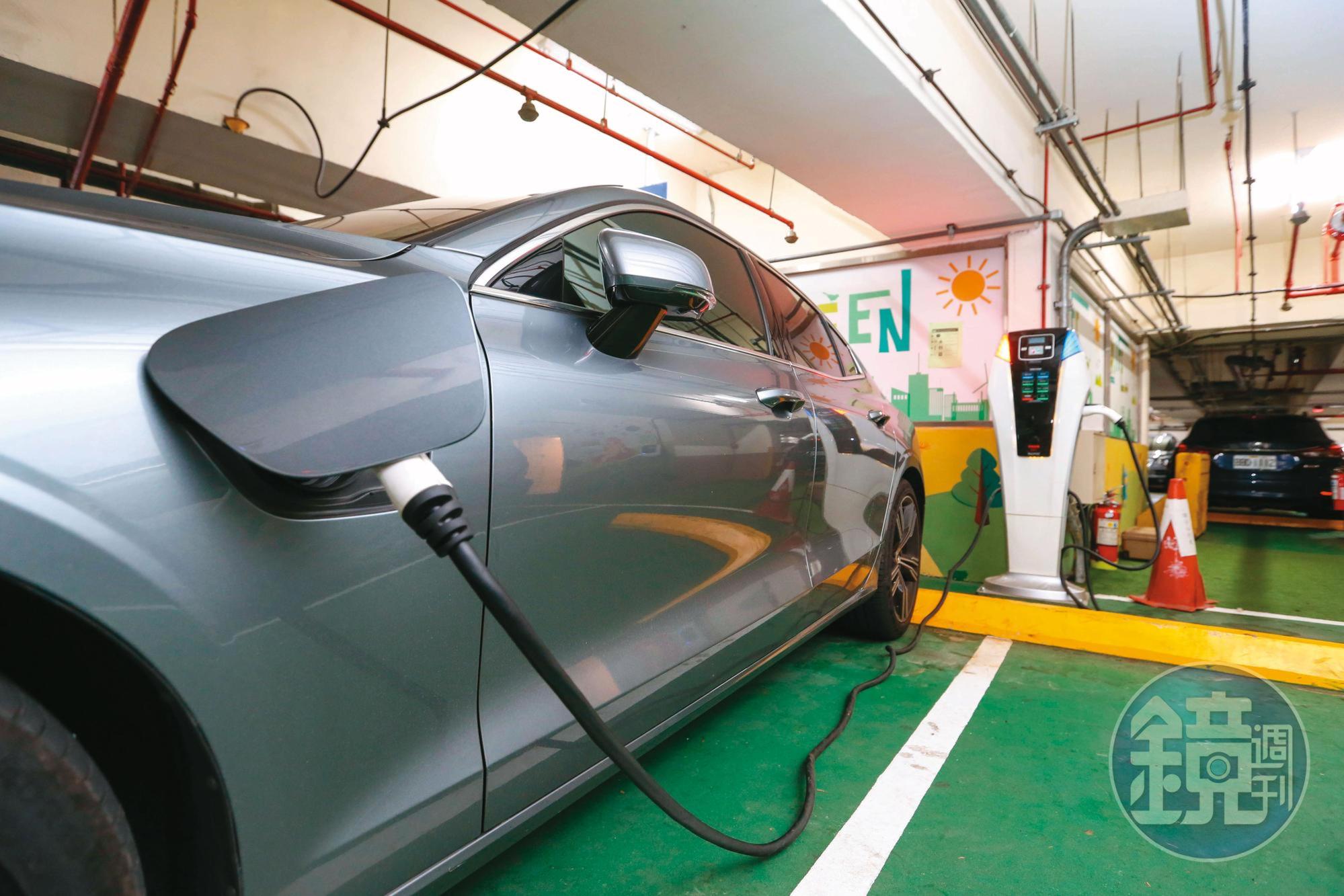 在2023年之前，電動車對消費者與企業主都是「信仰」，今天之後則是圖像越來越清晰的「事實」。