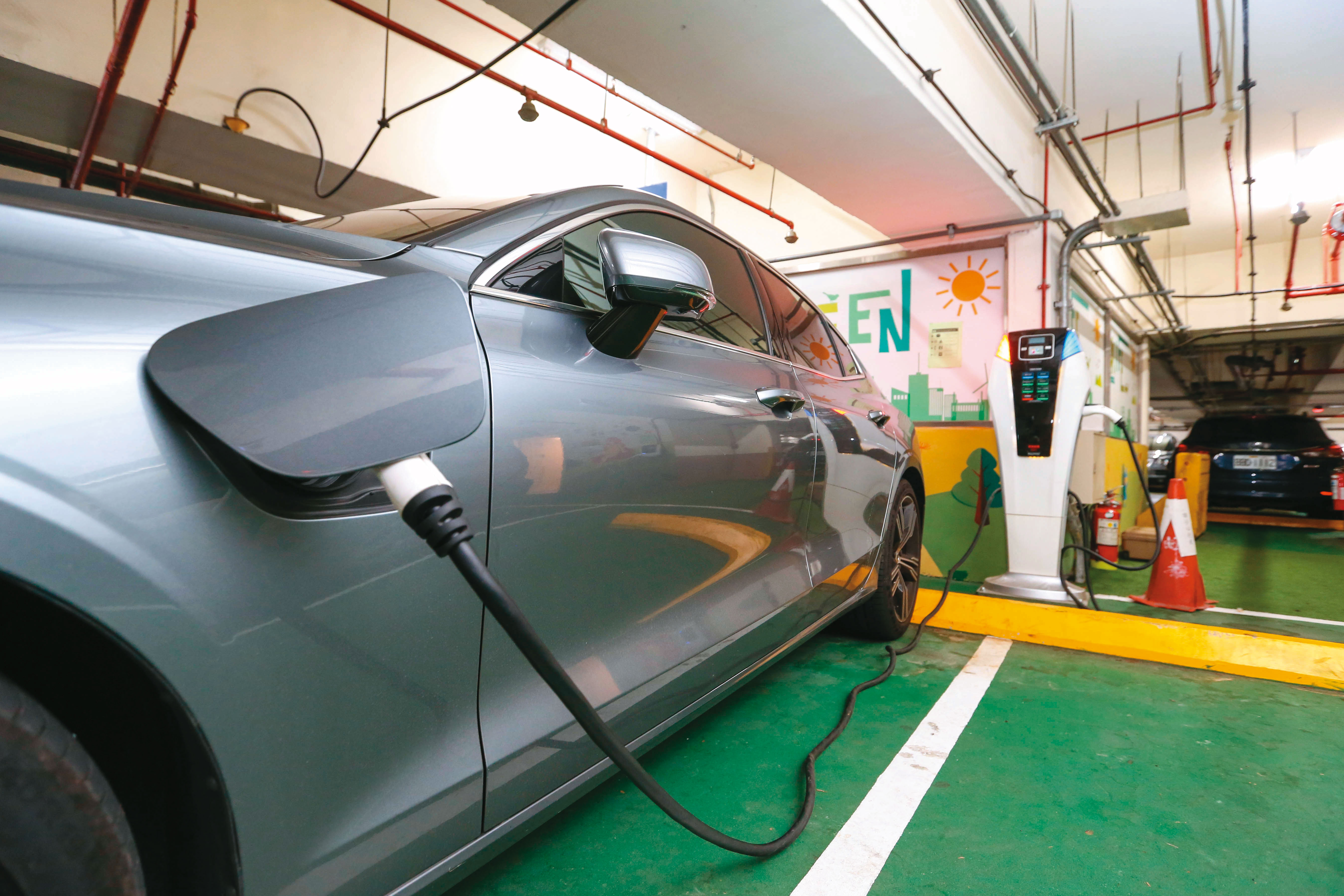 在2023年之前，電動車對消費者與企業主都是「信仰」，今天之後則是圖像越來越清晰的「事實」。