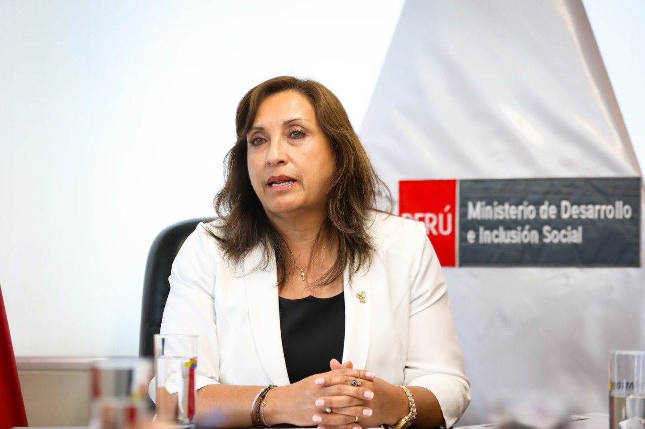 秘魯暴動造成42死，首都利馬等地進入緊急狀態，總統博盧阿爾特則表示自己不會請辭。（翻攝自@MidisPeru Twitter）