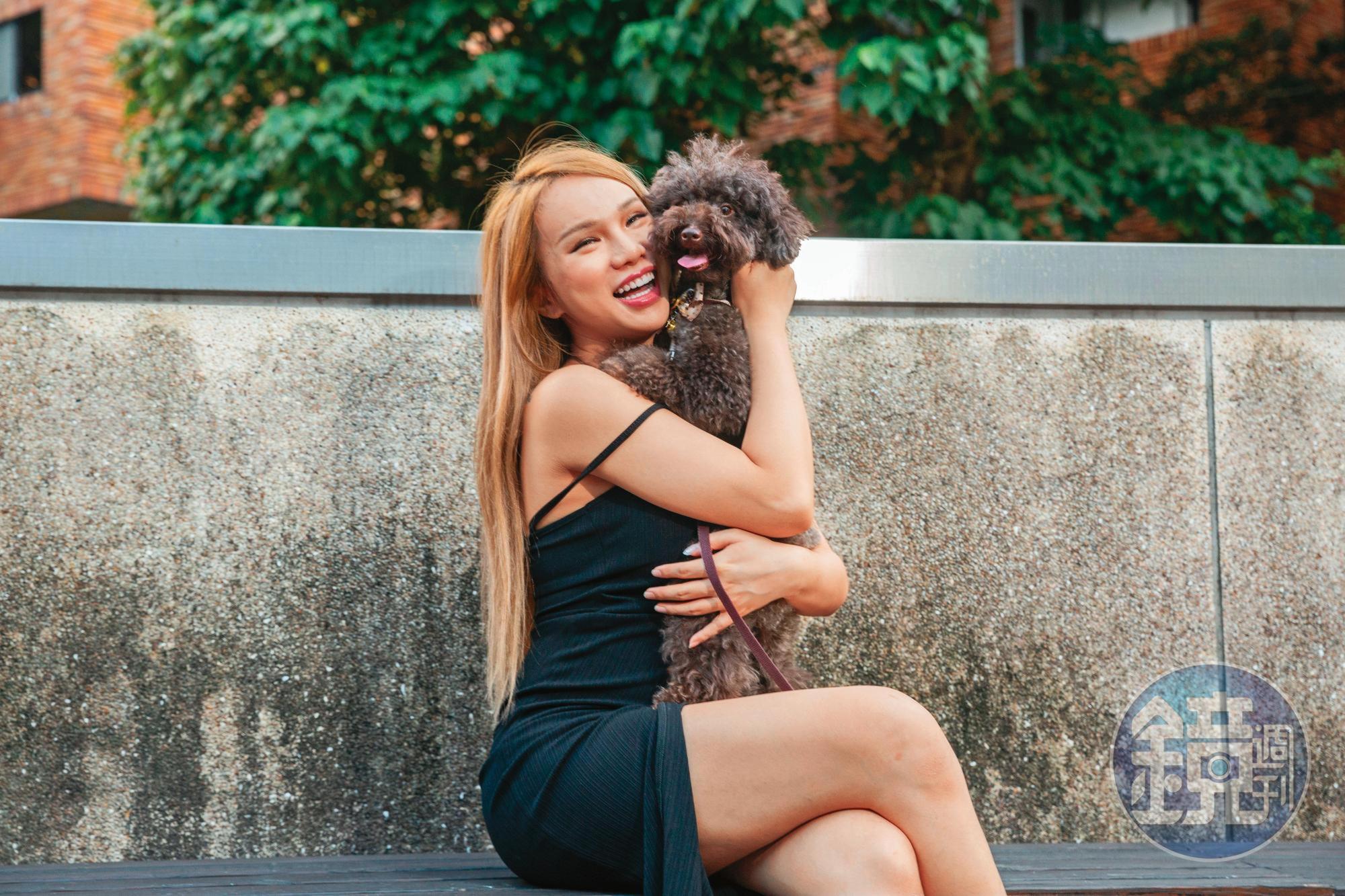Lucky是由小A辣的男友帶回家飼養,可是Lucky卻最愛小A辣。