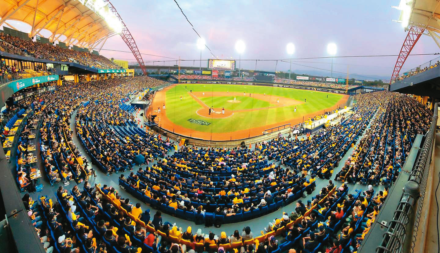 台鋼雄鷹隊主場落腳在澄清湖球場，預計明年4月前整頓完成。（翻攝中華職棒官網）