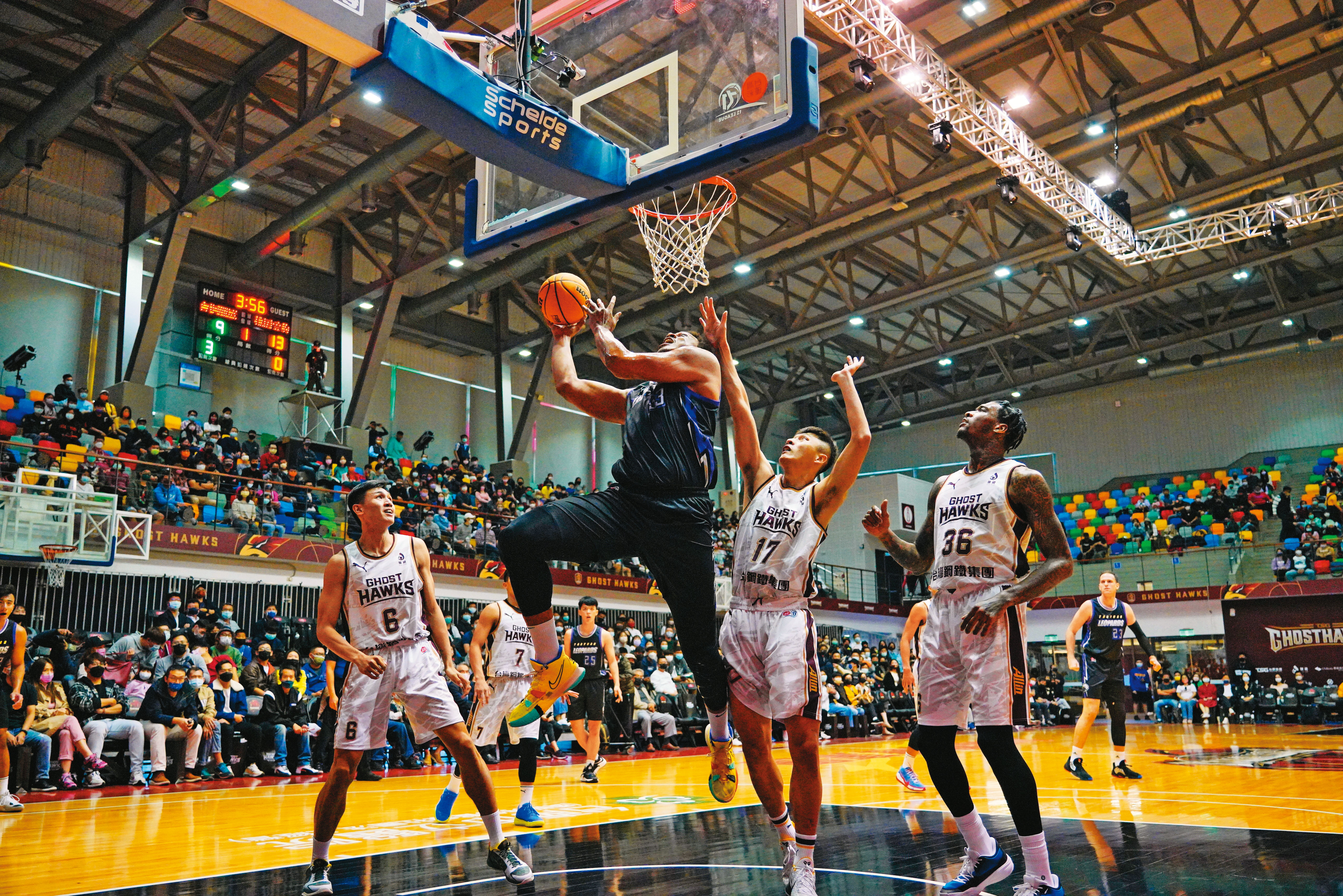 謝裕民期許，旗下籃球隊台鋼獵鷹今年能拿下冠軍。