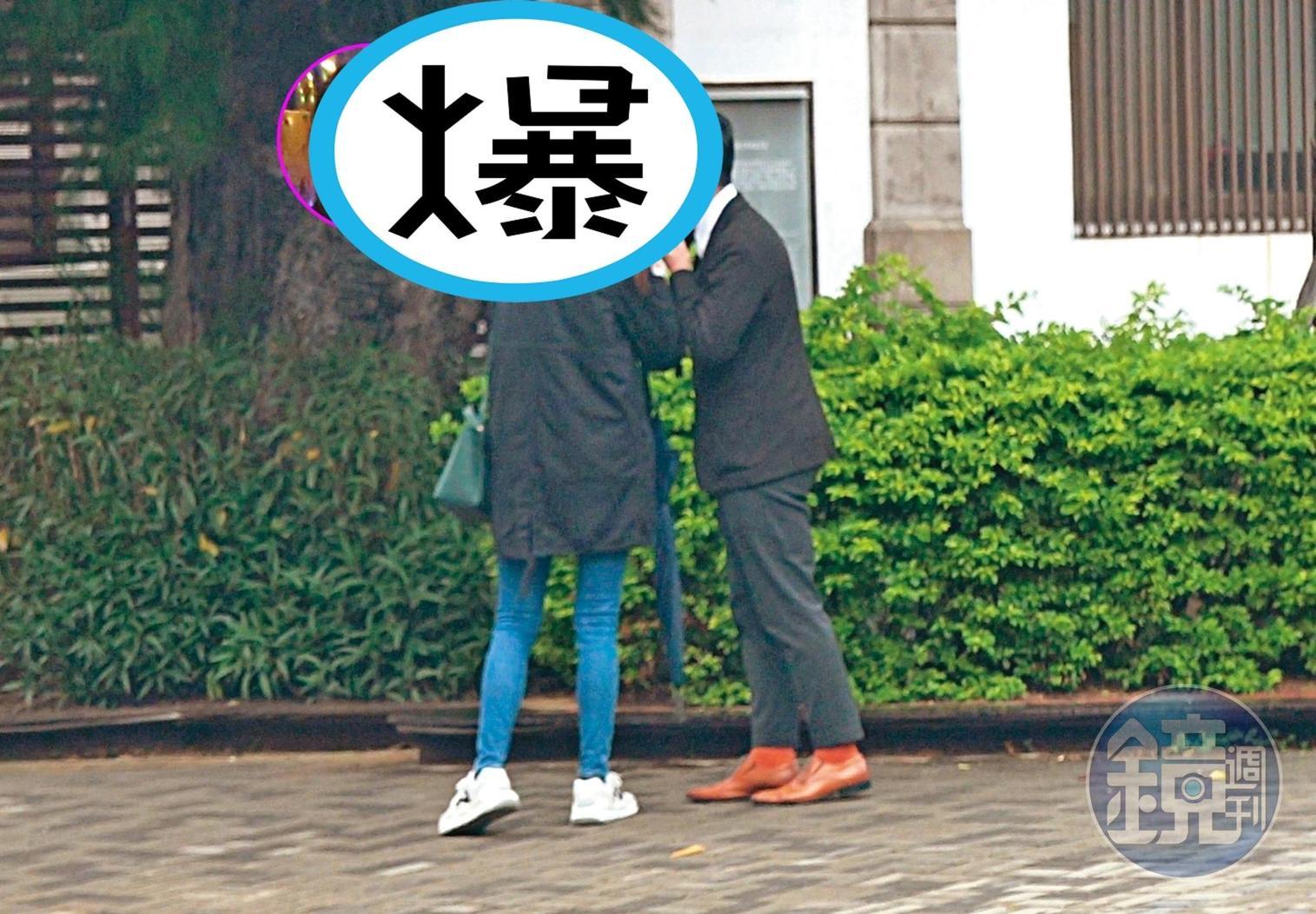 2023/1/11 08:41 本刊直擊，柯文哲愛將、高虹安任命的竹市行政處長謝泊泓爆婚外情，在走去竹市府前，當街與民眾黨人妻黨工林宜萱熱吻。