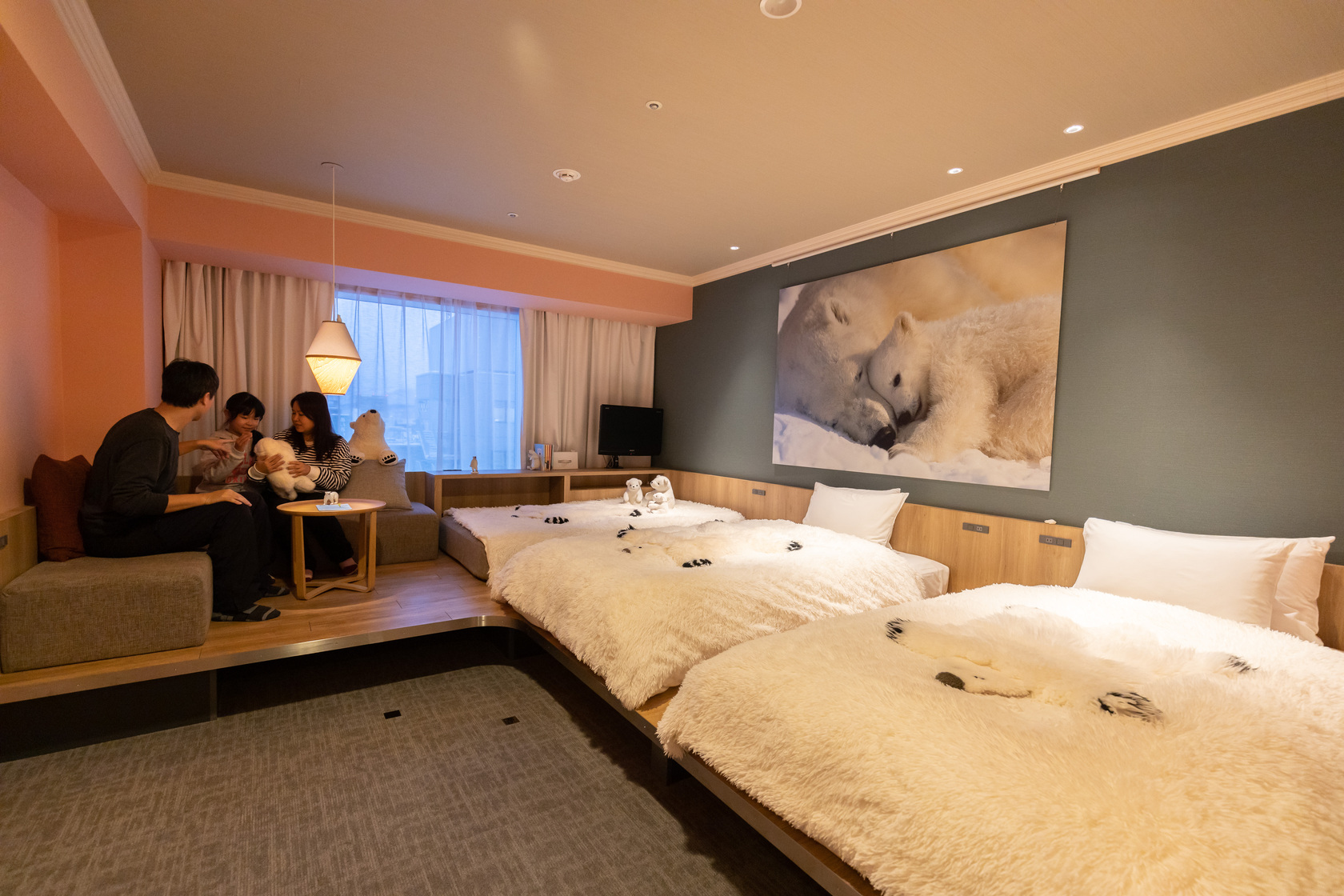 北海道「OMO7旭川by星野集團」的北極熊主題房讓大小朋友都為之瘋狂。