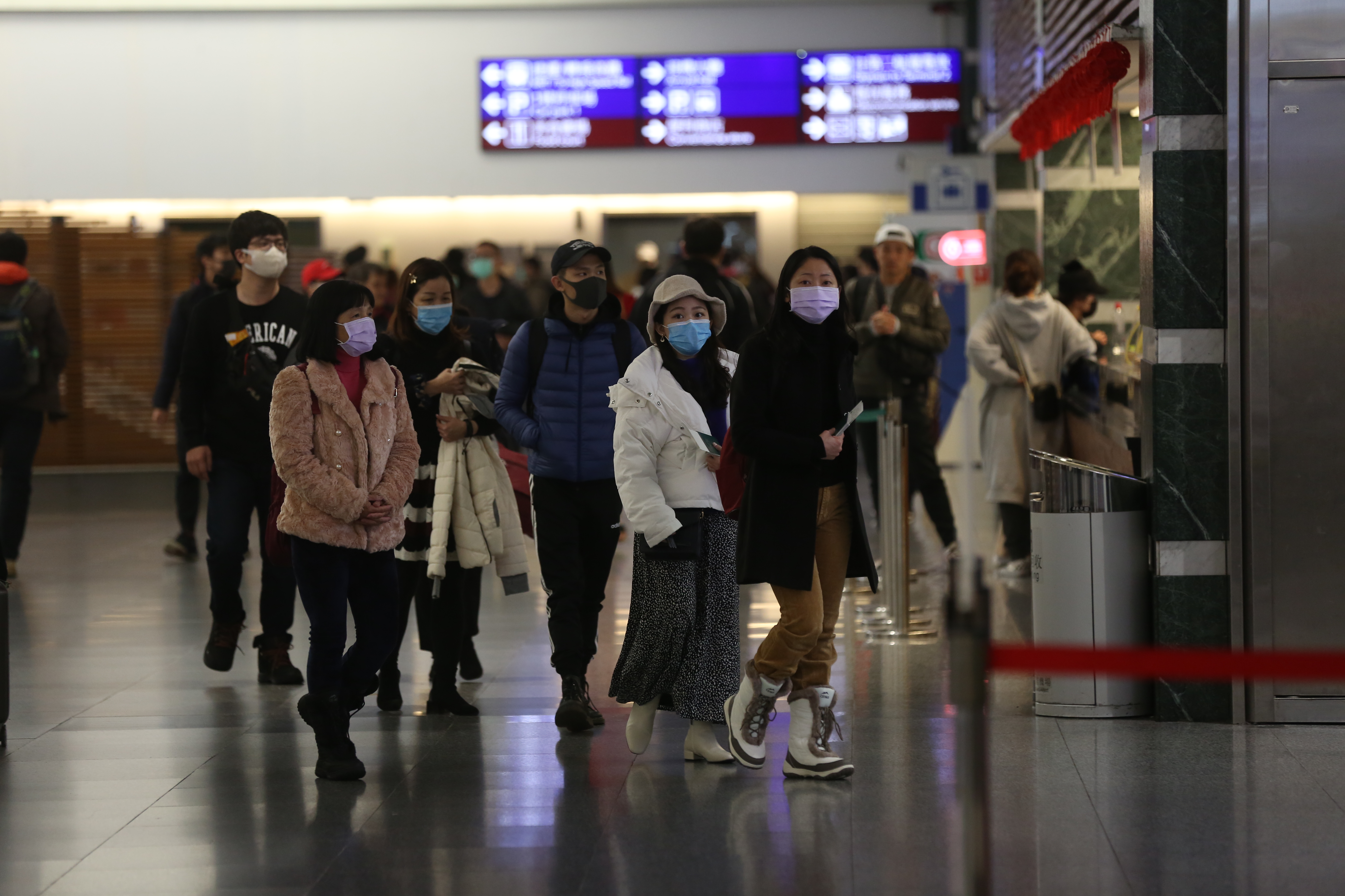 隨著農曆春節連假到來，台灣可能將再度面臨新一波COVID-19疫情高峰。（示意圖，本刊資料照）