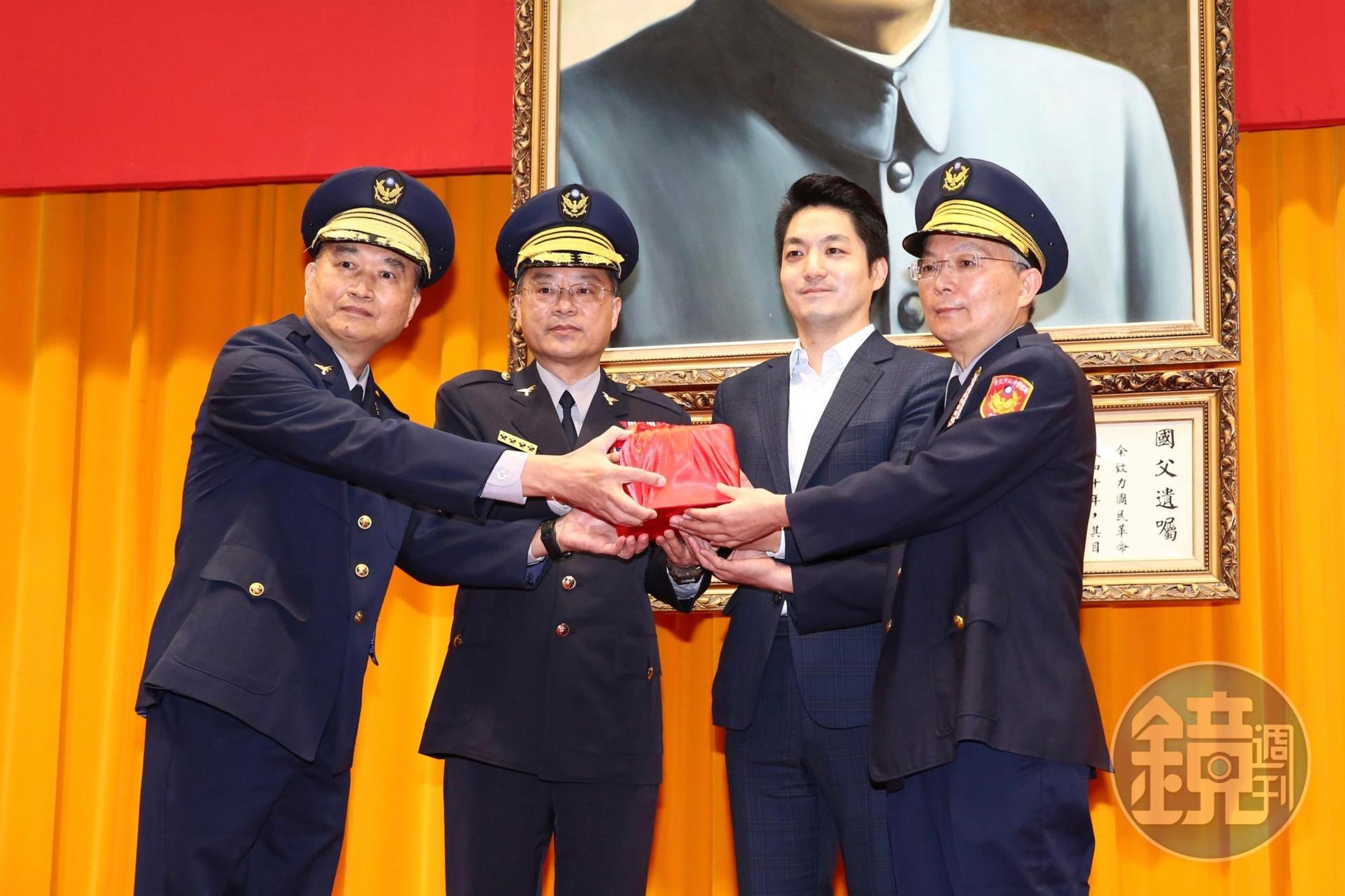 台北市長蔣萬安主持佈達典禮，警政署長黃明昭也親自來監交。