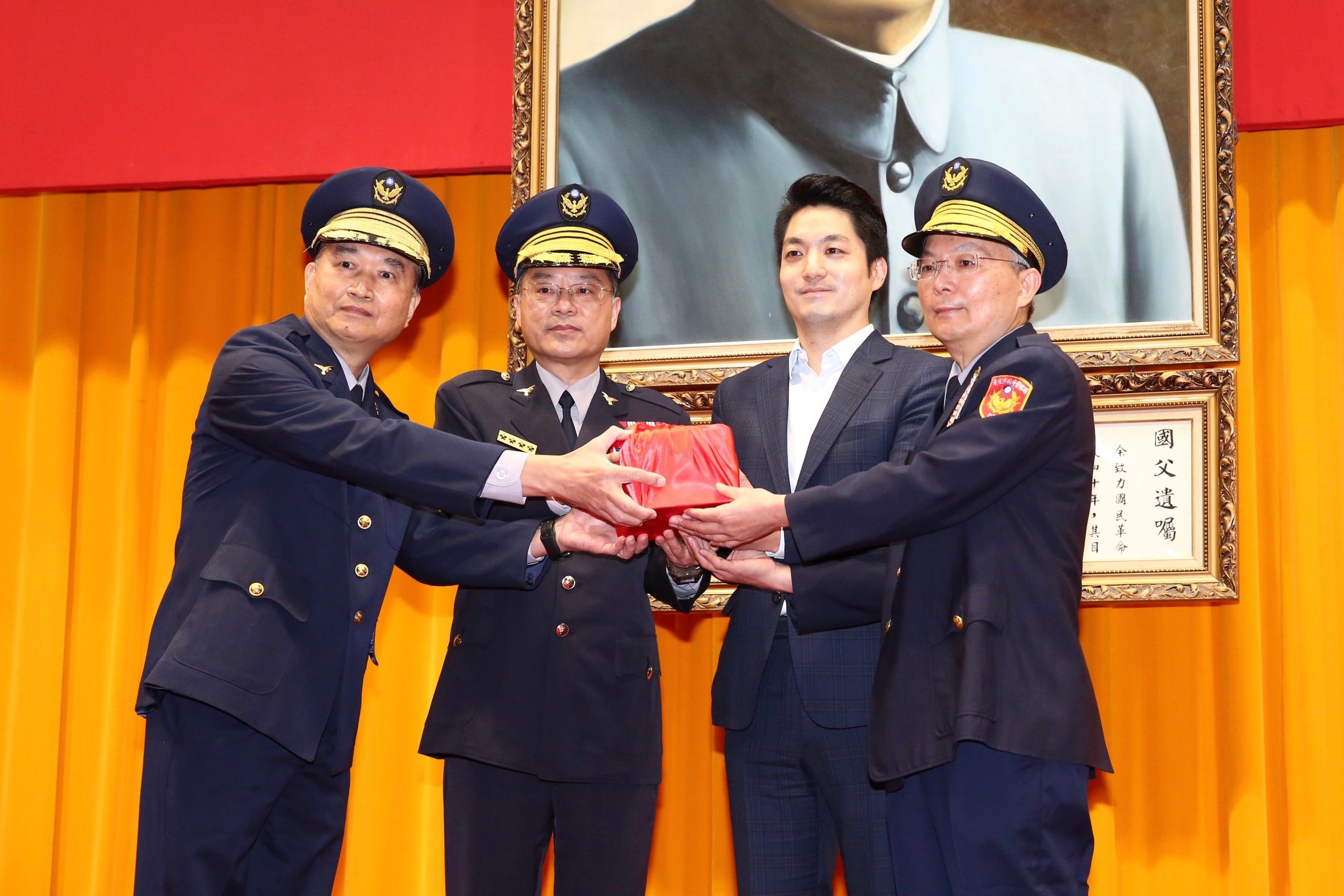 台北市長蔣萬安主持佈達典禮，警政署長黃明昭也親自來監交。