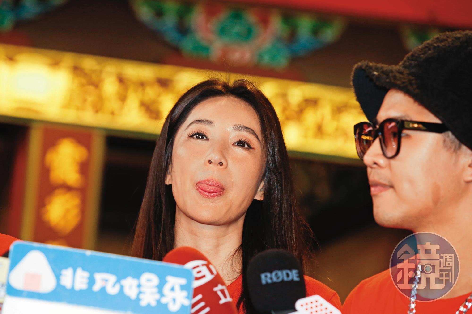 隋棠為新戲《詐團圓》到霞海城隍廟拜拜祈福，舌頭關不住，這就是所謂的「長舌婦」吧？