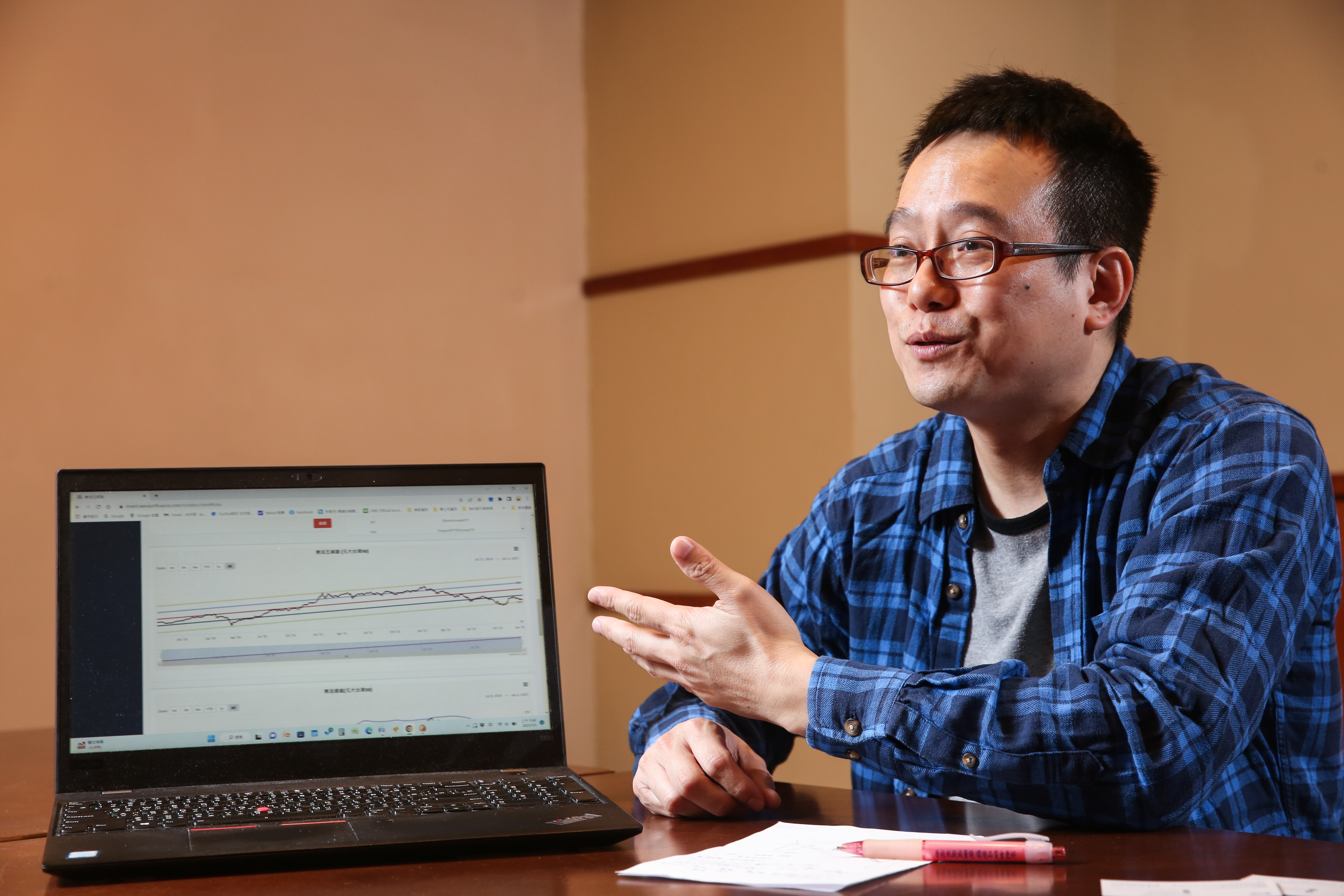 全職奶爸黃紹博，現在光靠0050的股息就足夠應付孩子的生活開銷。