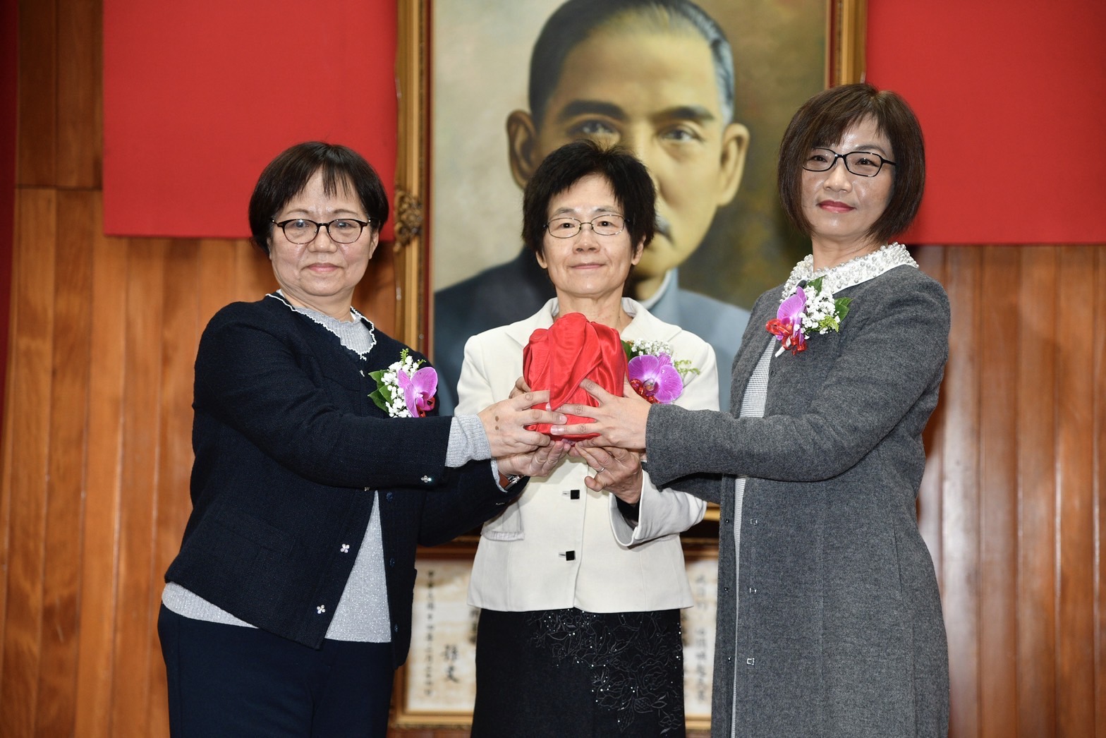 台中高分院長陳賢慧(左起)、高院院長高金枝、新北地院院長王梅英今正式交接上任。