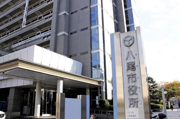 日本大阪府八尾市,多處公共場合收到炸彈恐嚇預告。(翻攝自讀賣新聞)