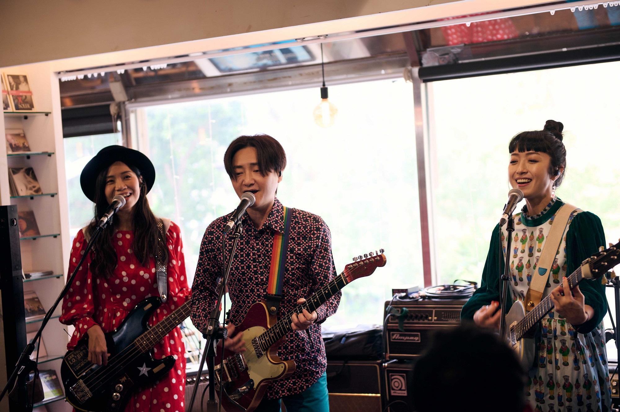 「再見卡夫卡」告別演唱會上,旺福團員Twiggy(左起)、小民、Mami開放現場點歌。(一念電影、海邊的卡夫卡提供)