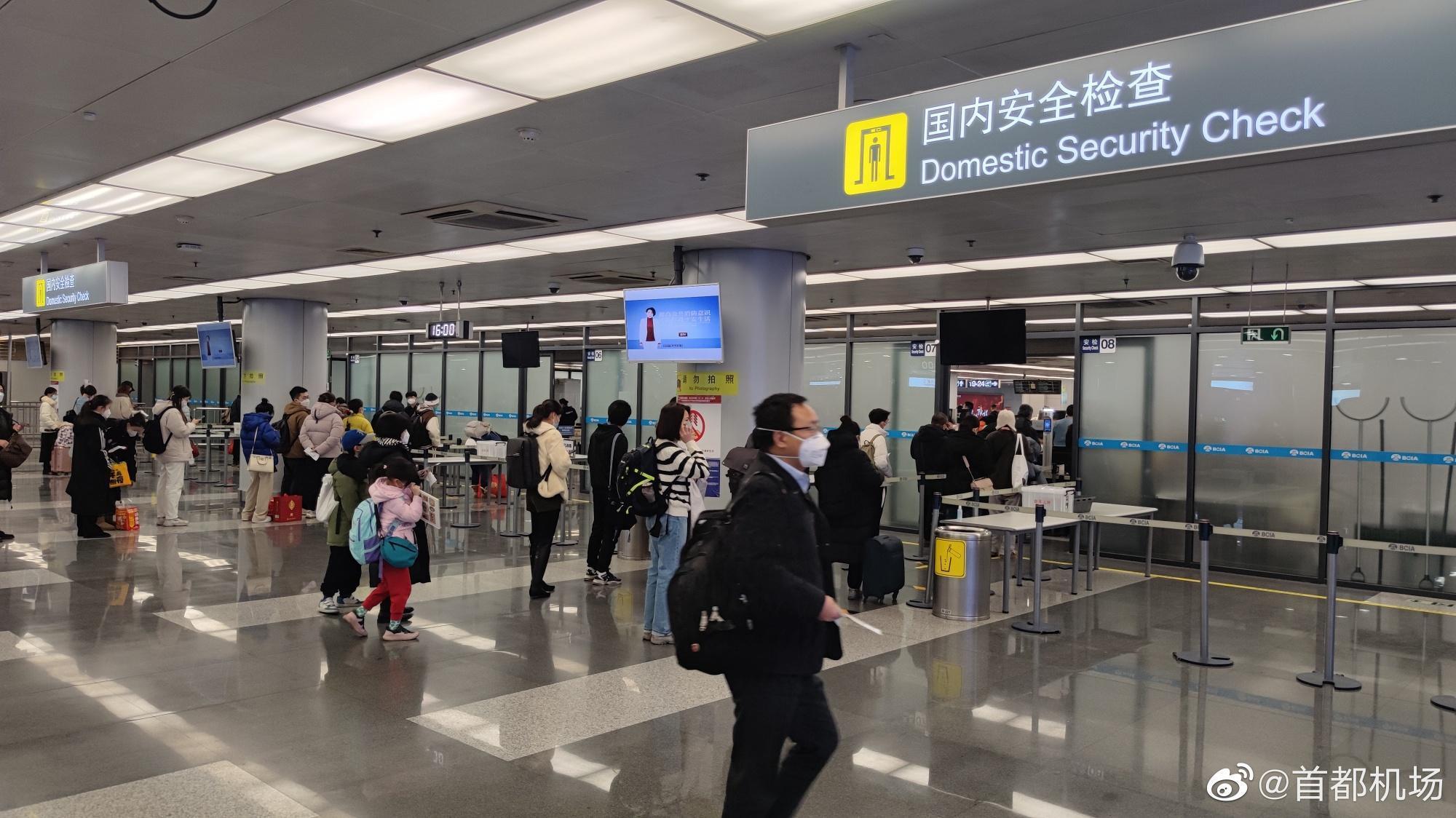 中國駐各國大使館再發聲明,表示旅客要持48小時紙本陰性證明。(示意圖,翻攝自首都機場微博)