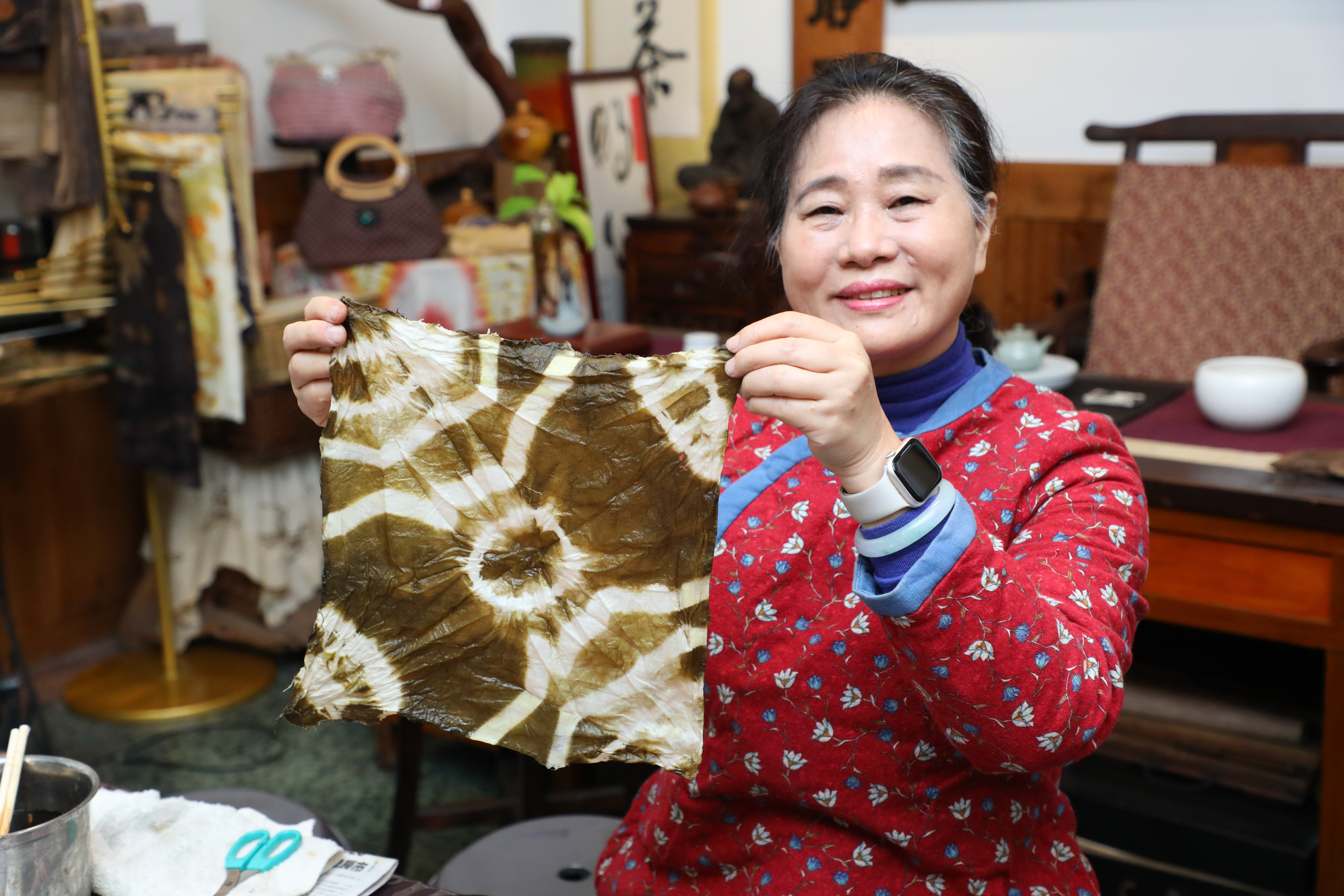 客家手作染布。
