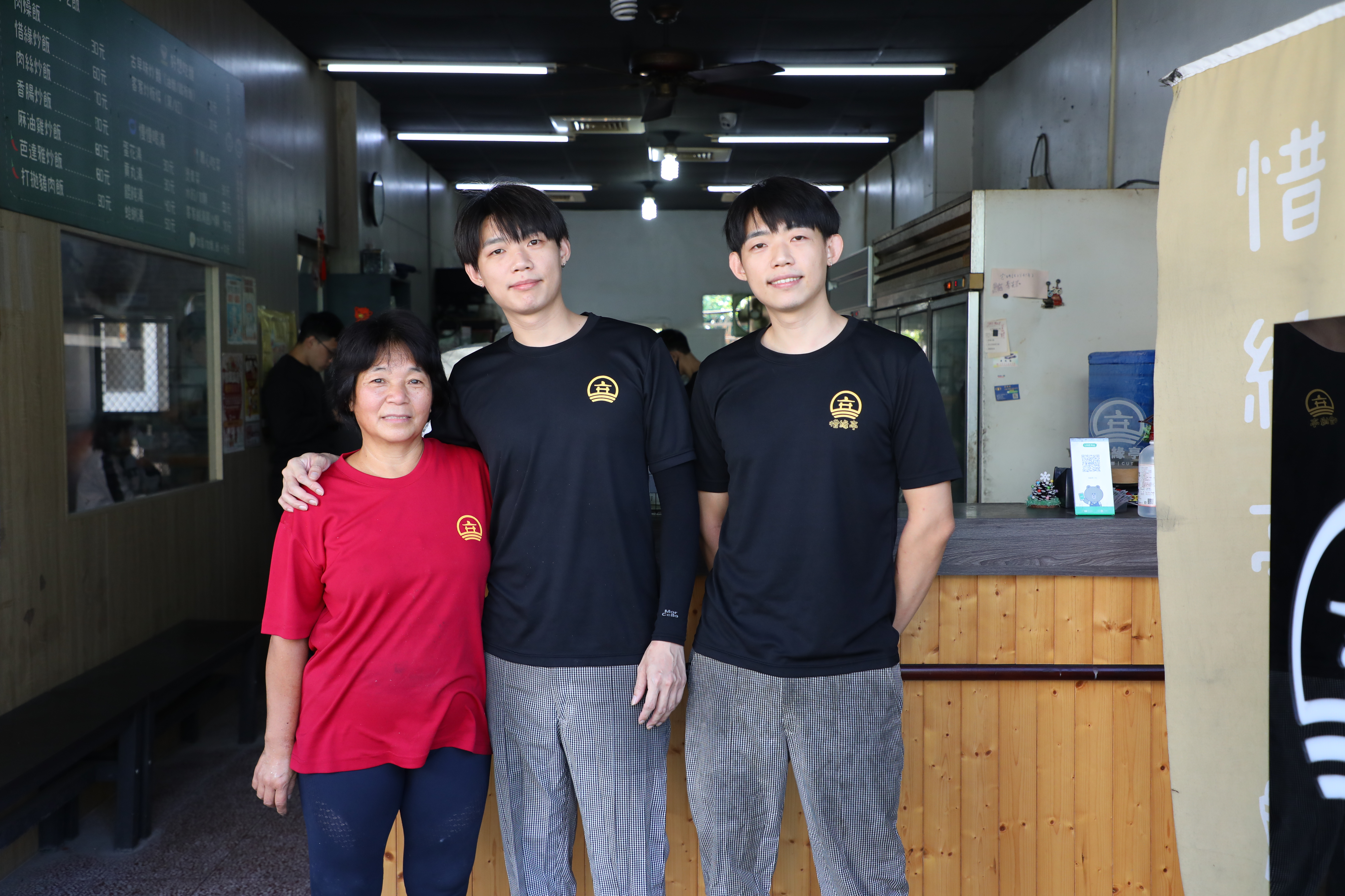 返鄉青年開的小吃店。