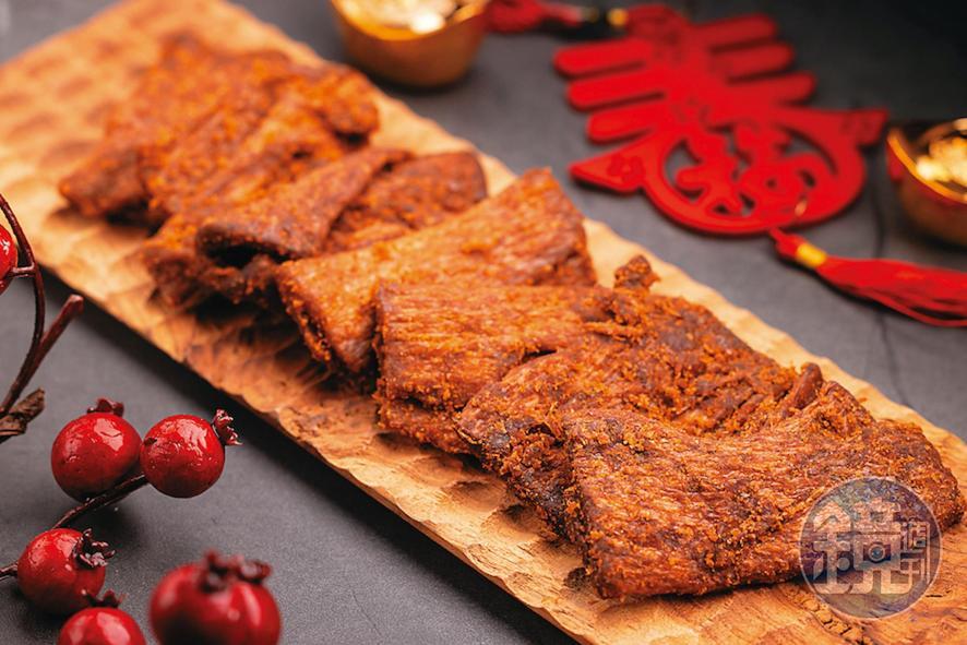 「台式沙茶木直肉乾」獨家特調素沙茶,融合中藥和甘醇的醬香非常入味。(129元/包)
